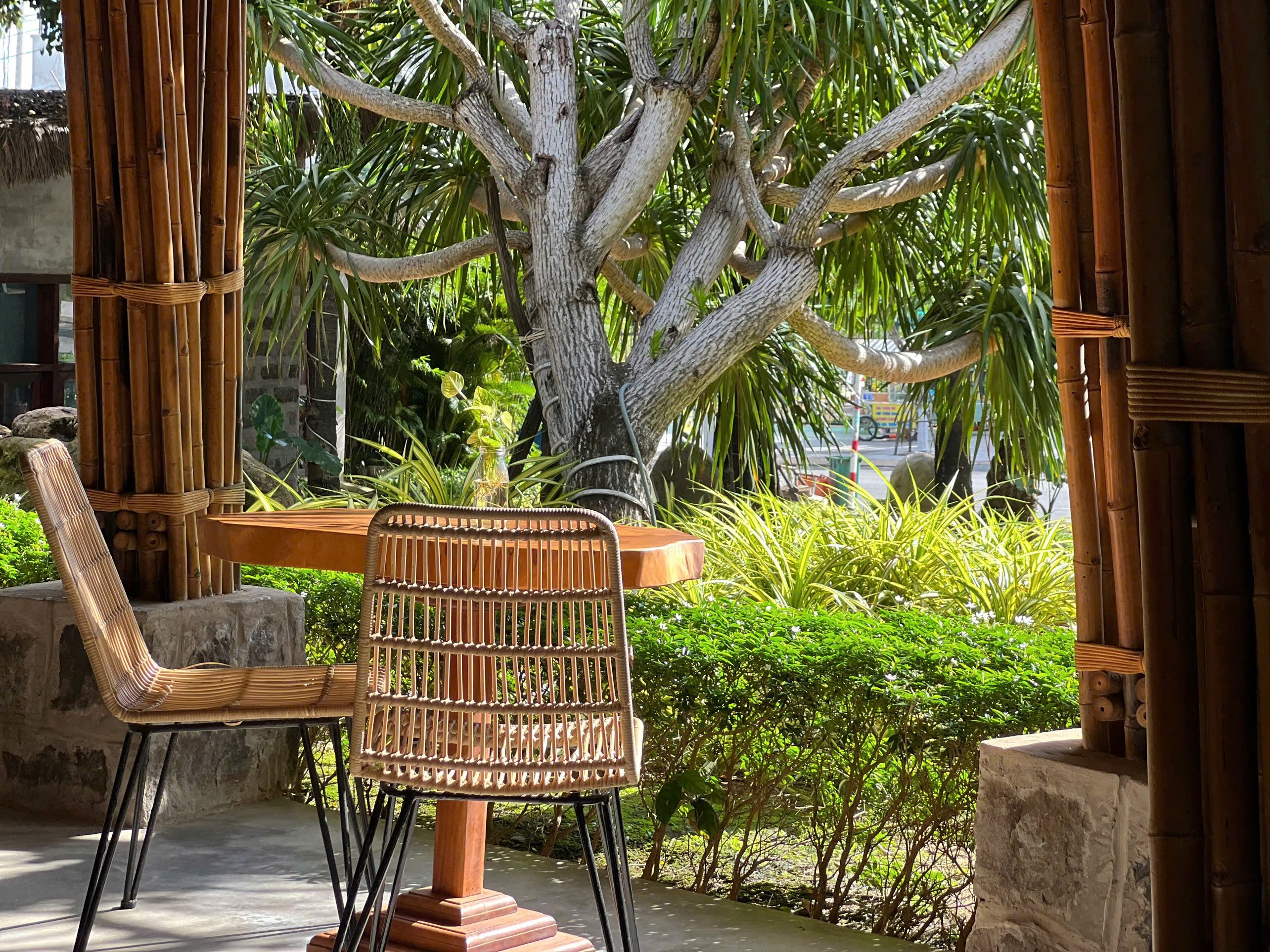 HOTELS RESTAURANT