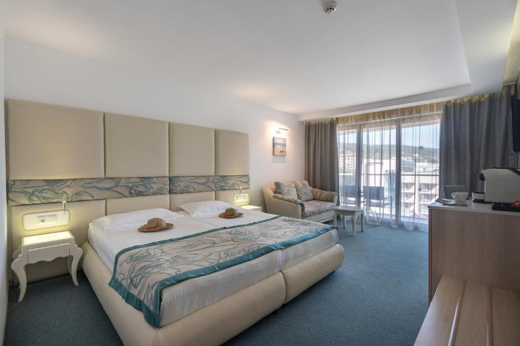 DOUBLE ROOM WITH SEA SIDE VIEW