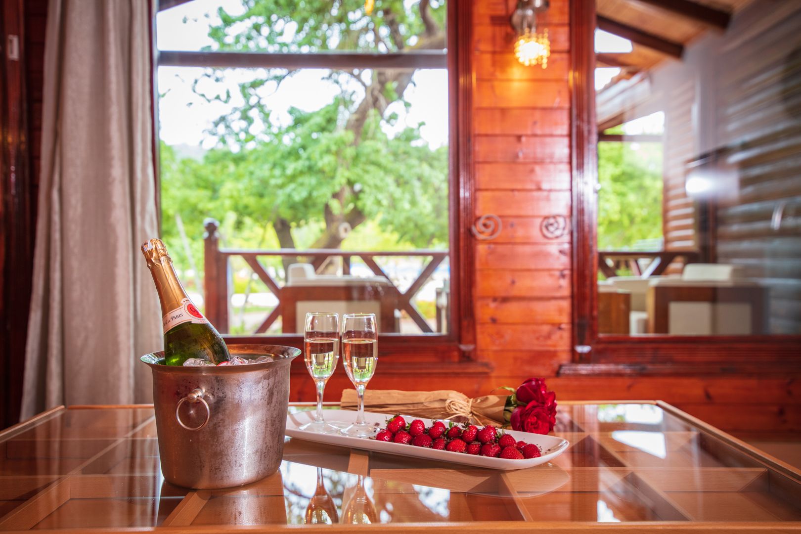 DELUXE SUIT BUNGALOW
