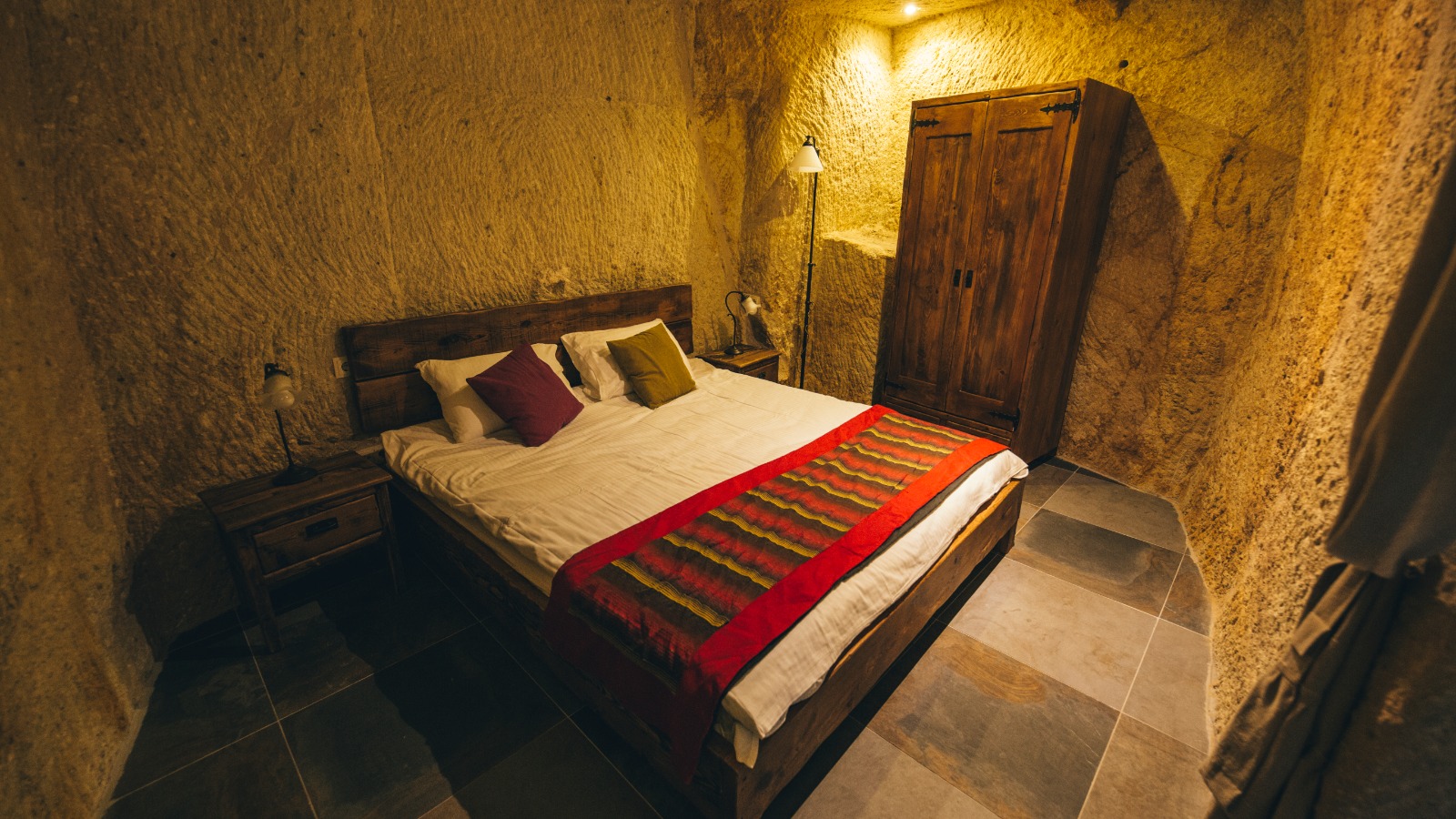 CAVE SUITE ROOM