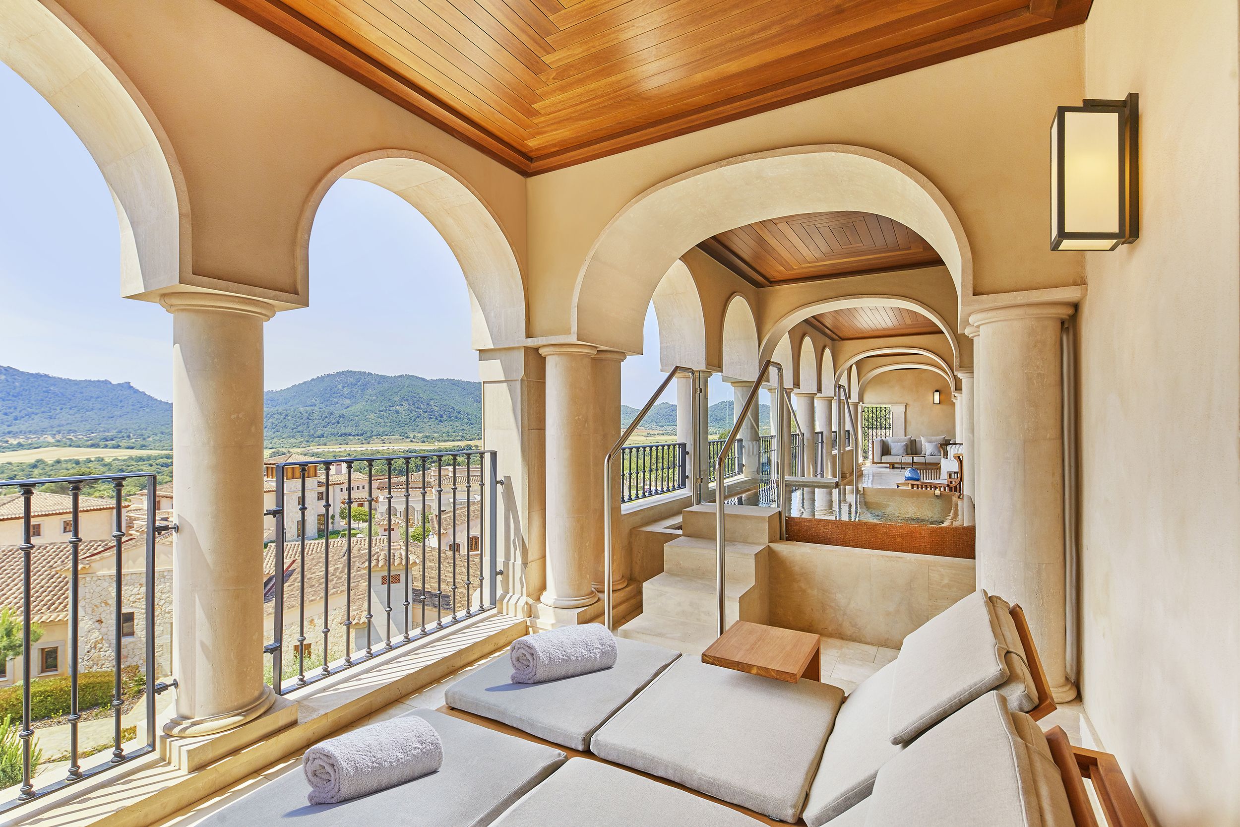 PRESIDENTIAL SUITE