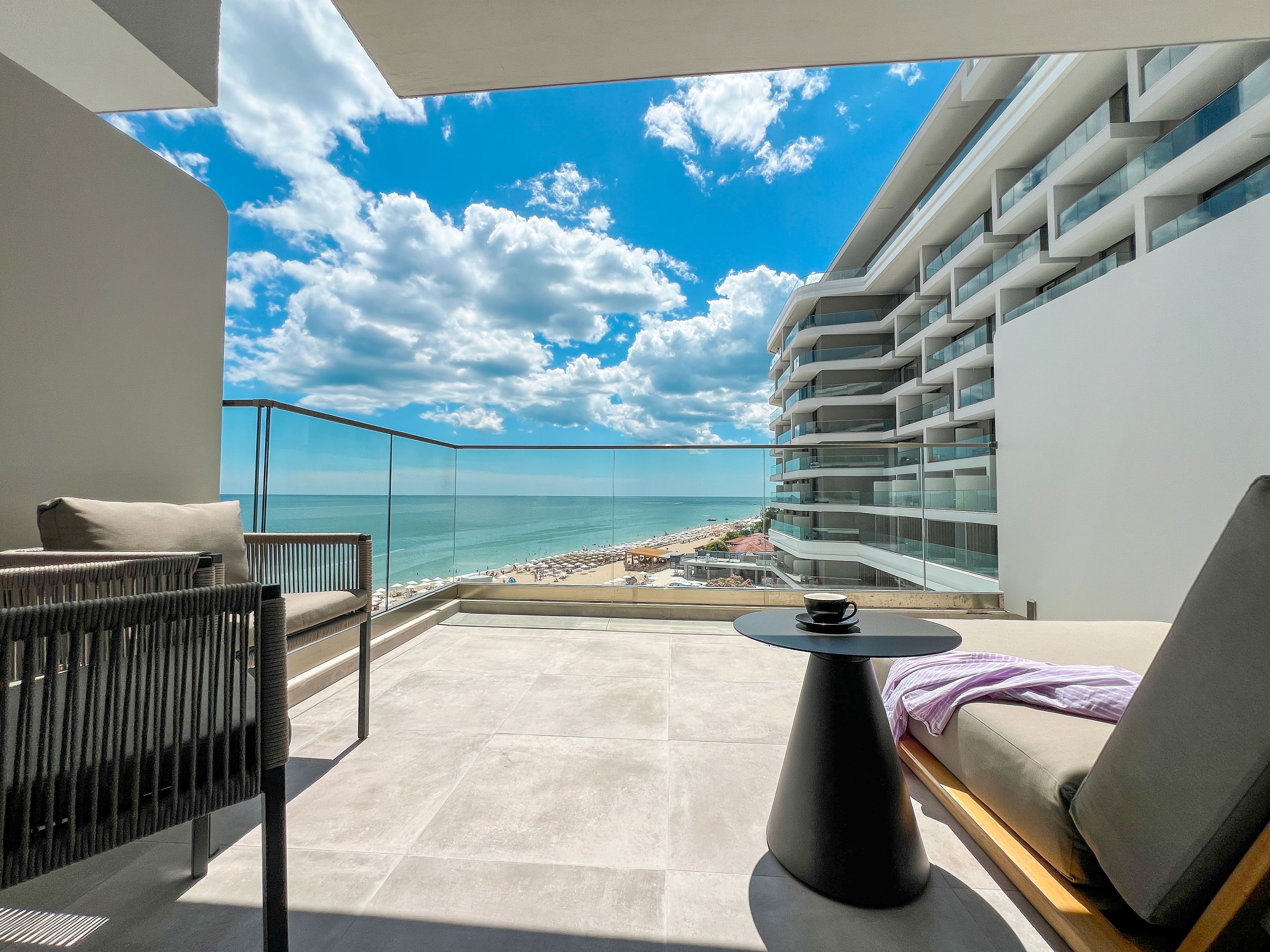 DELUXE FAMILY SEA VIEW 