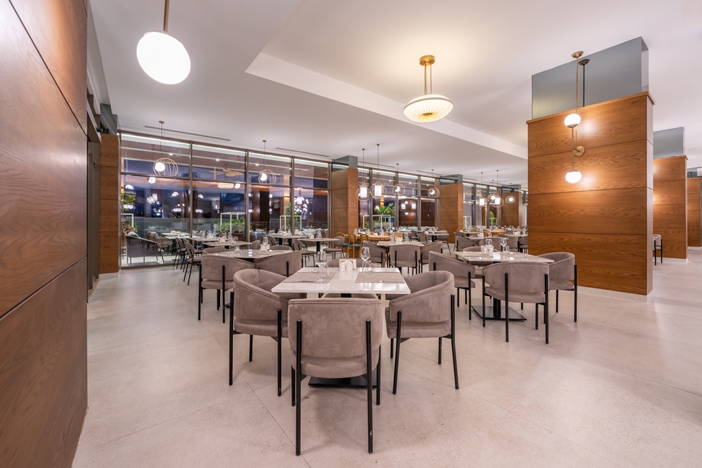 MAIN RESTAURANT