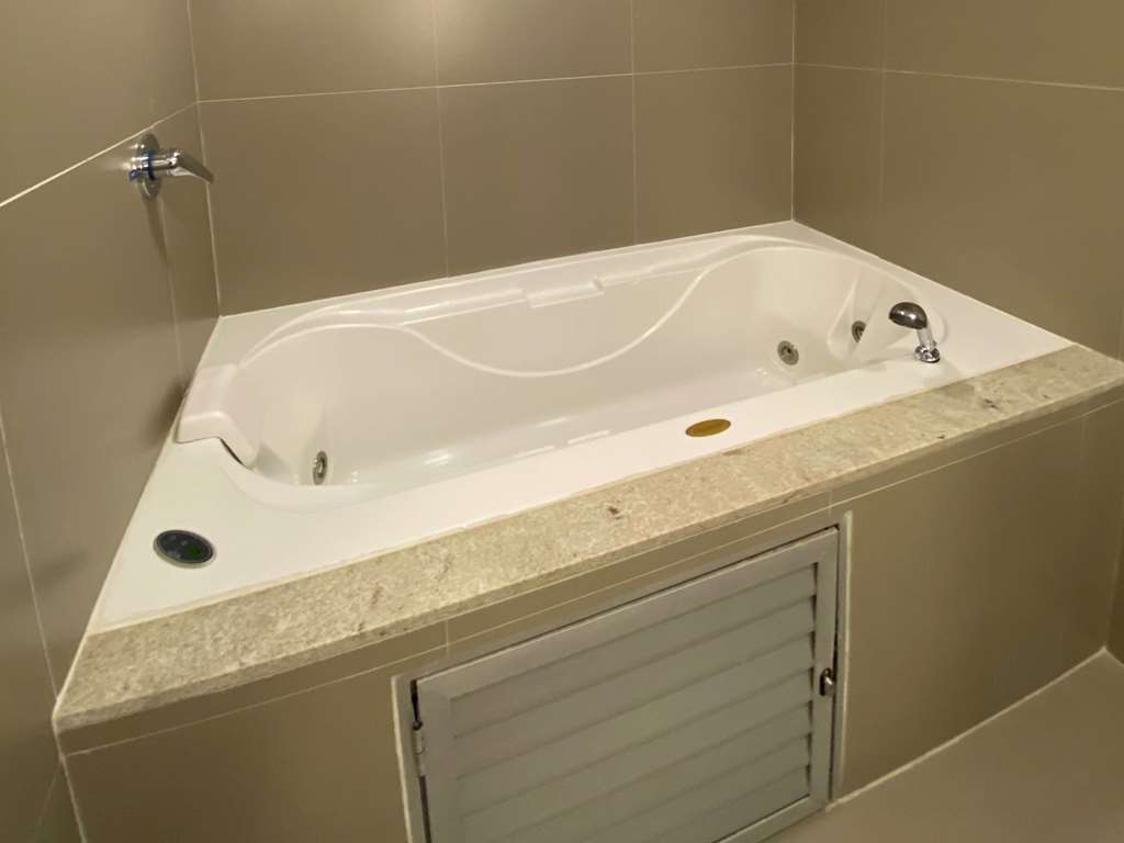 Guest room bath - 20