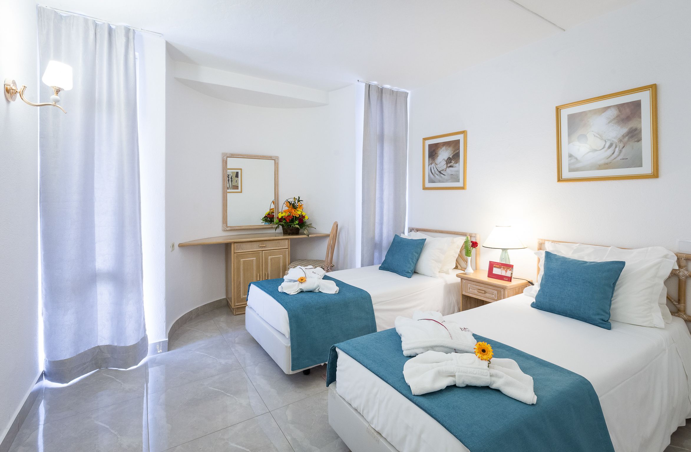 DELUXE ONE BEDROOM APARTMENT SEA OR POOL VIEW