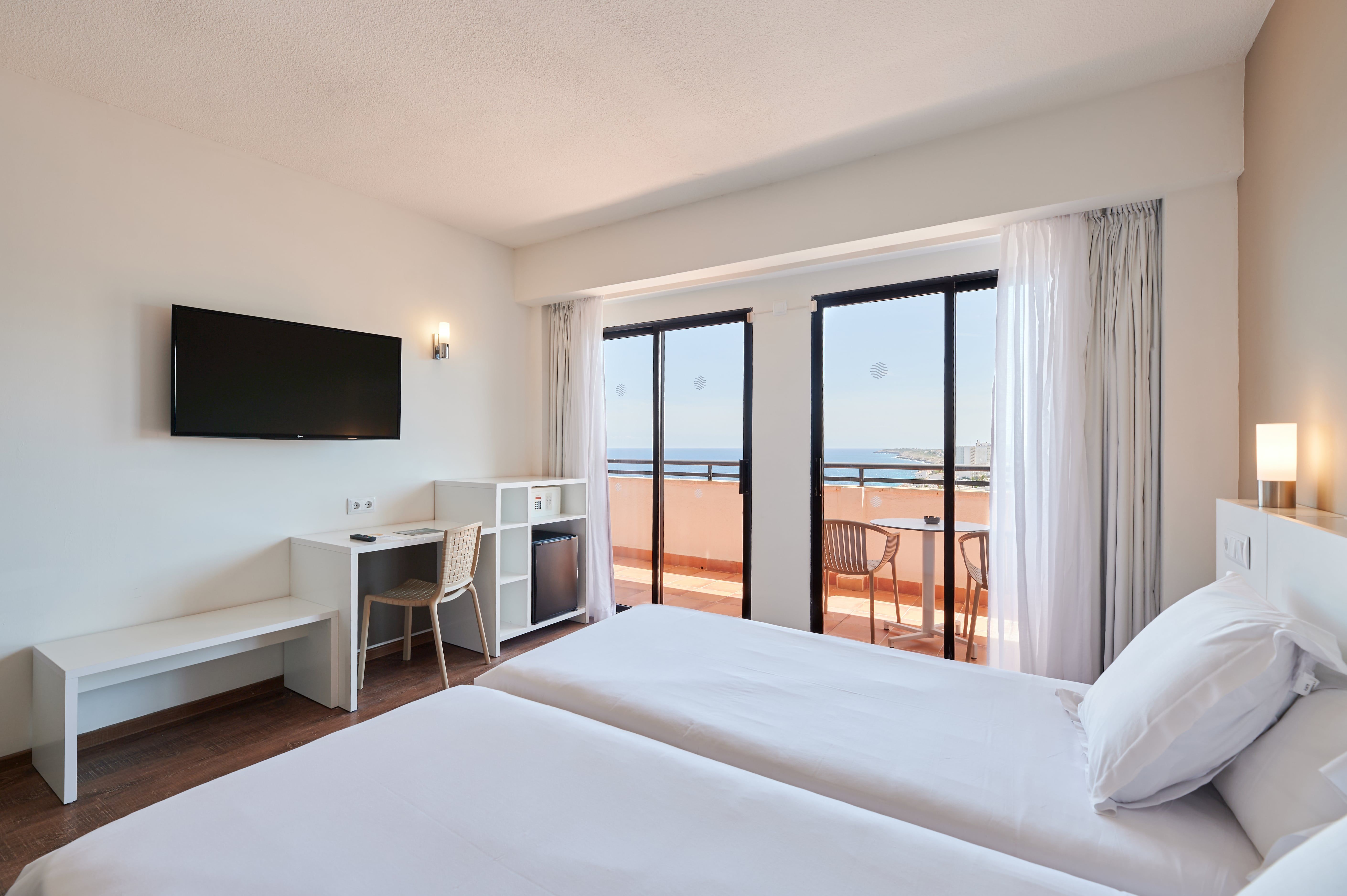 JUNIOR SUITE SEA VIEW (BALCONY)