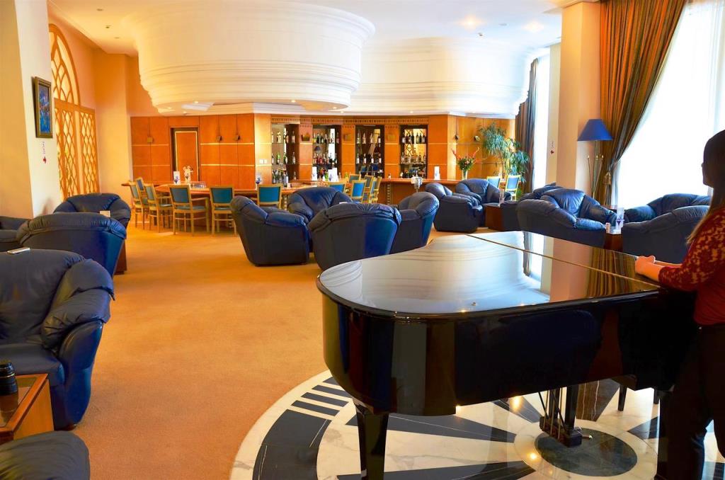 Piano Bar