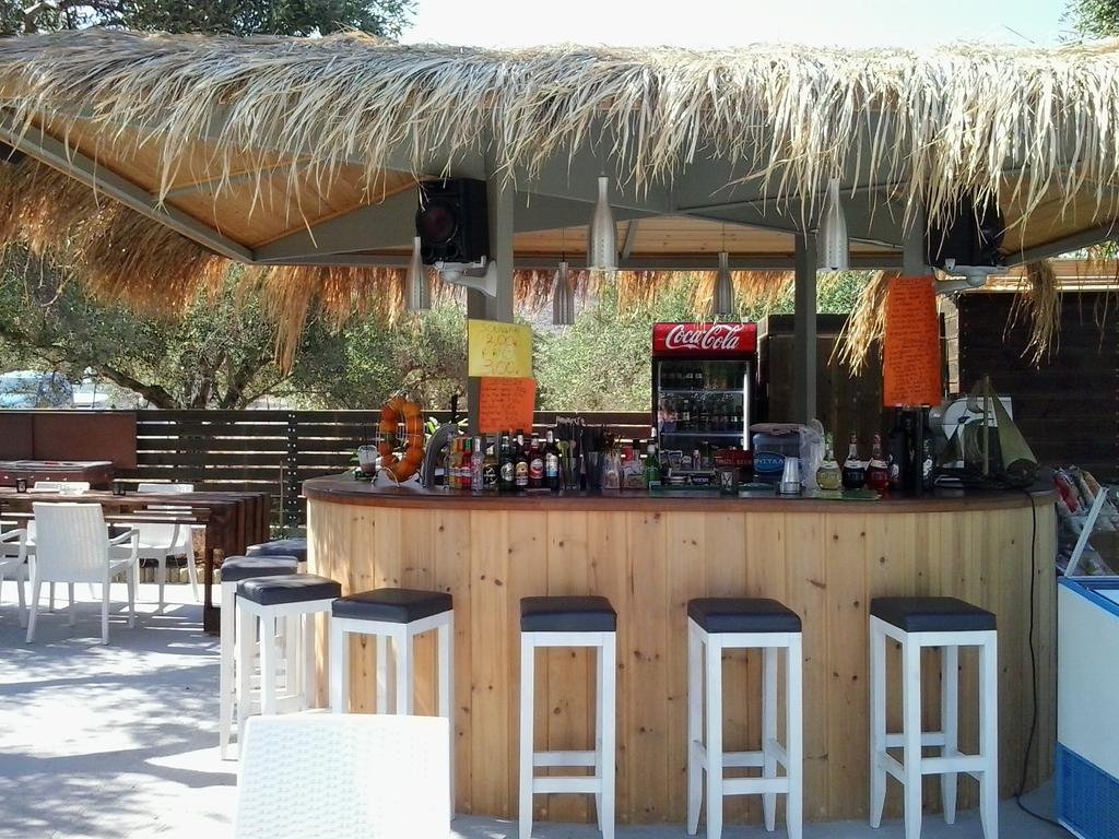POOL SNACK BAR