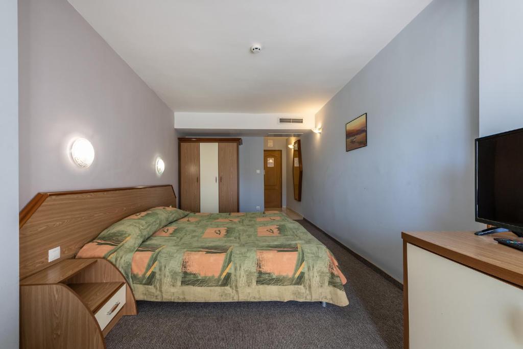 DOUBLE ECONOMY ROOM