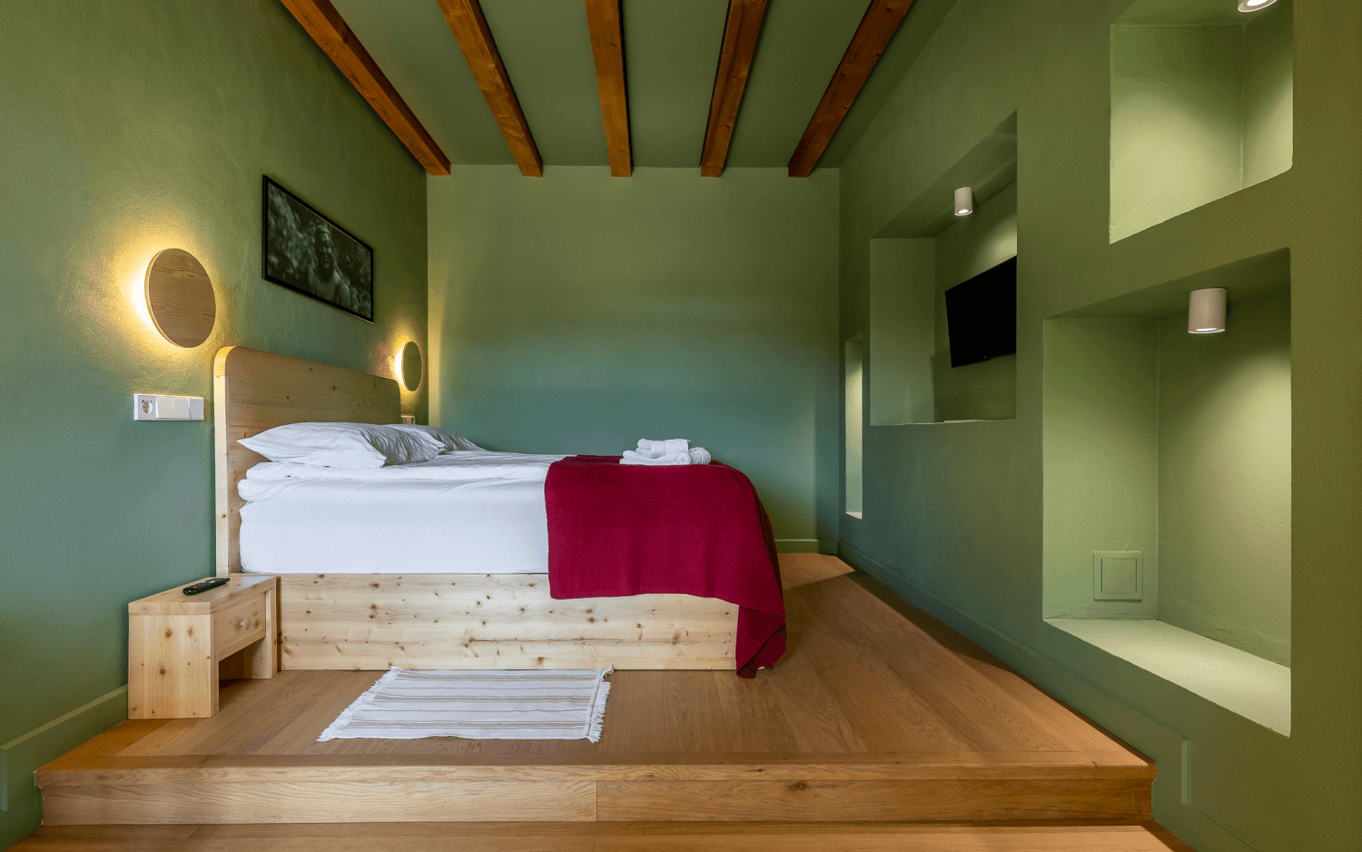 Casa Cal Green Room