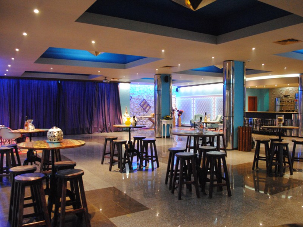 LOBBY BAR