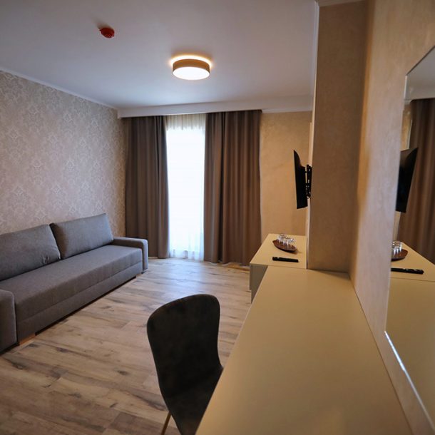 Apartament living si dormitor 4*