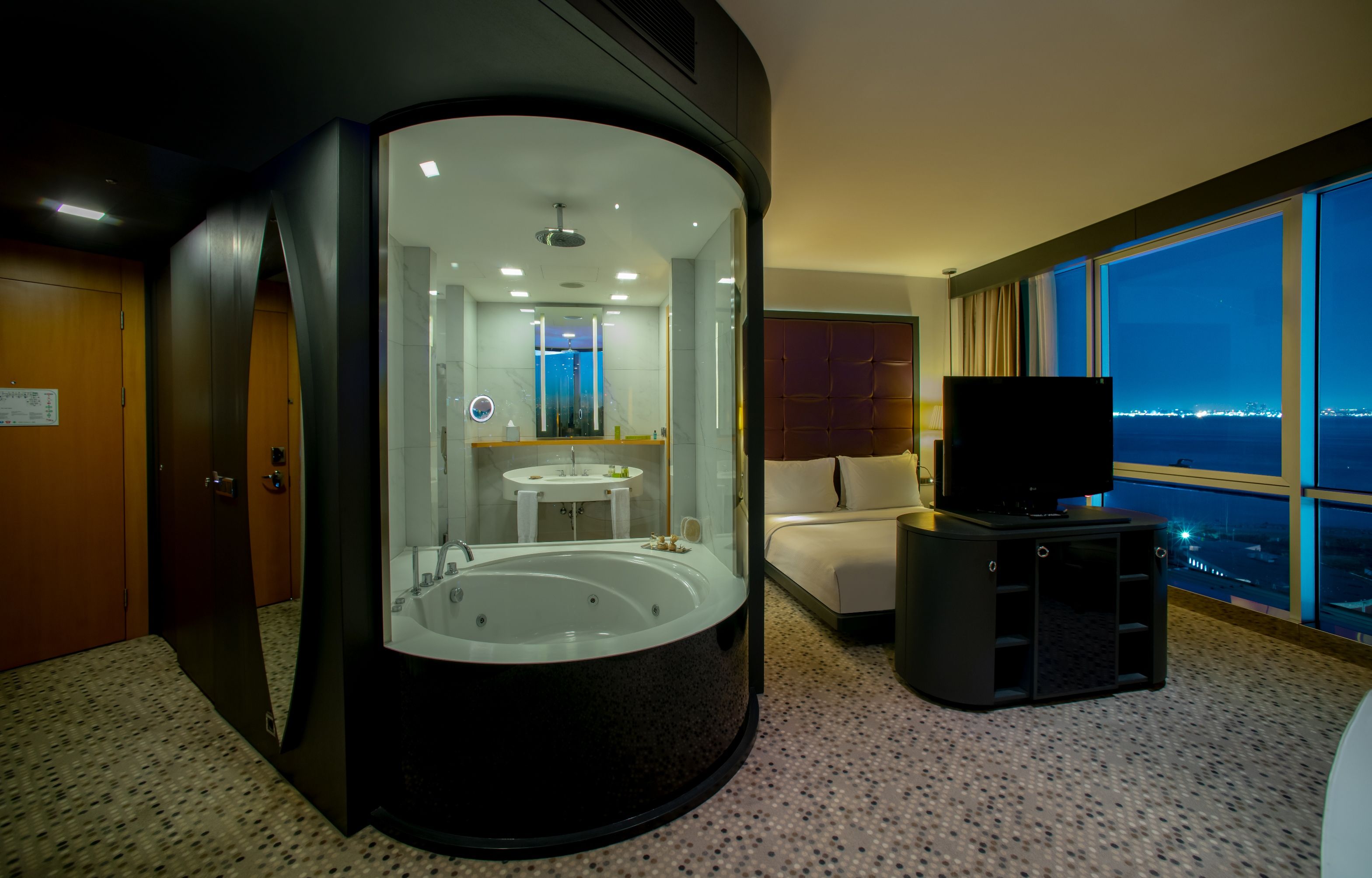 CORNER ROOM WITH SEA VIEW AND JACUZZI