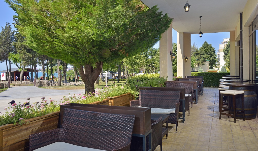 Taperia Malecon from beg June end Sept