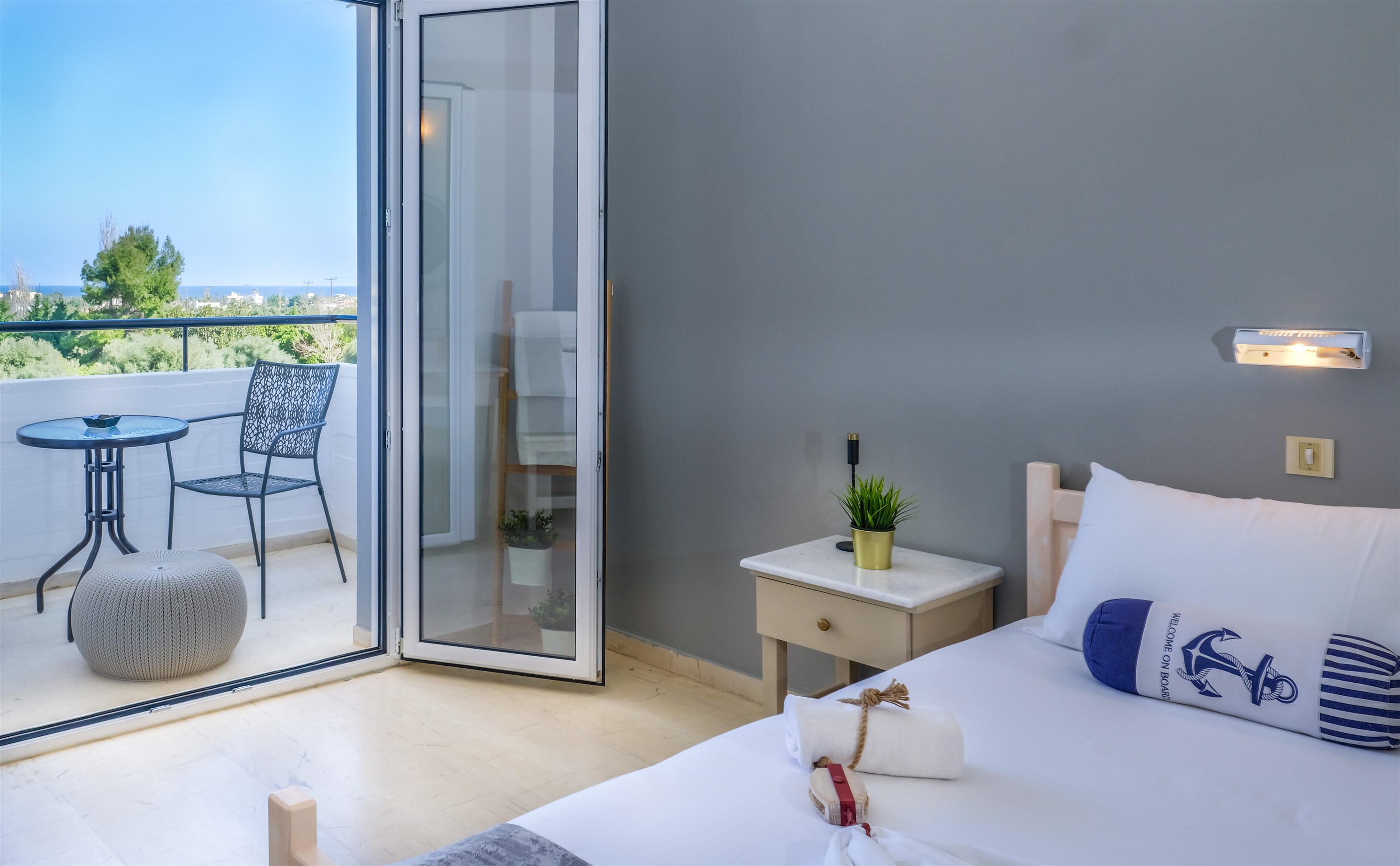 DOUBLE ROOM