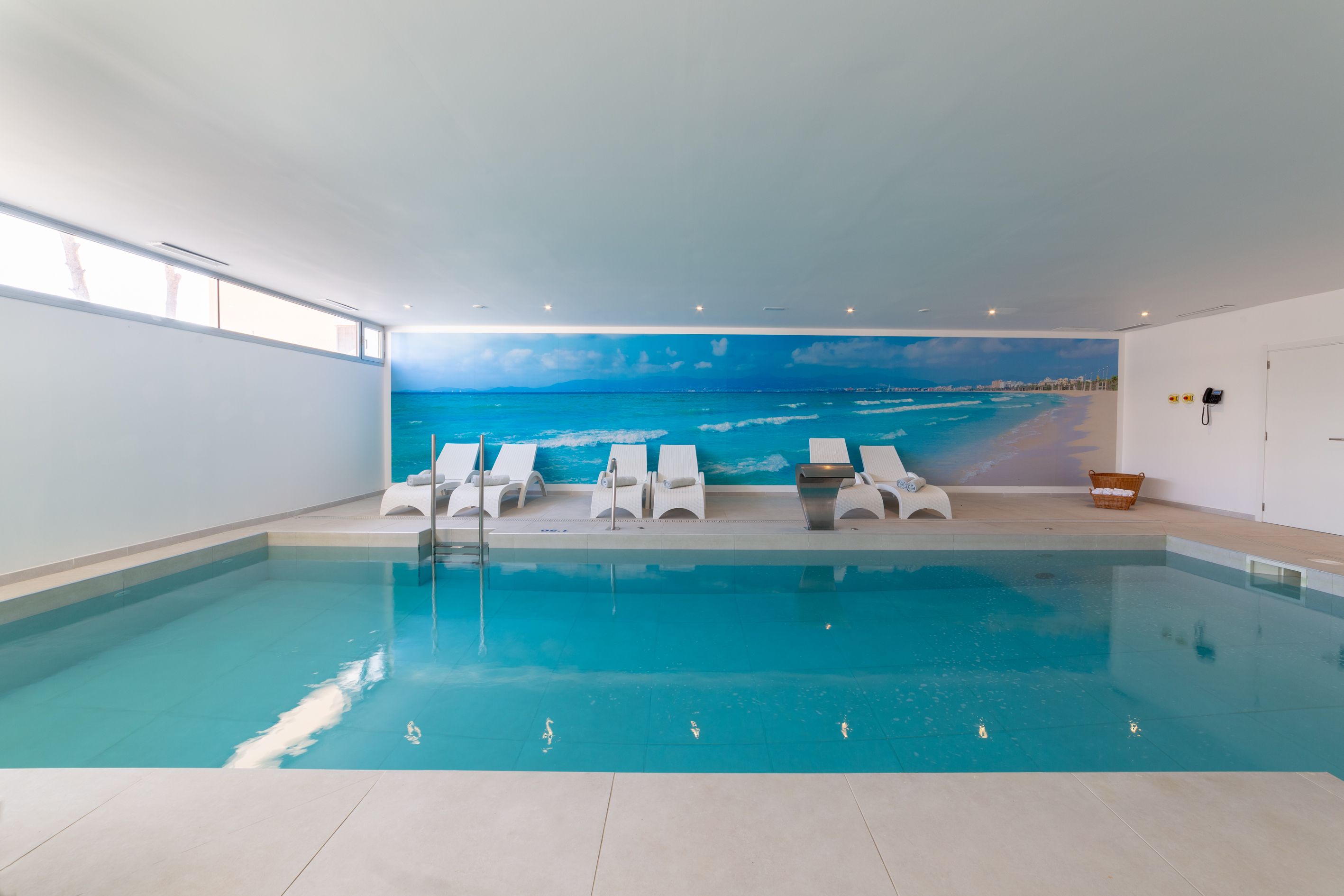Piscină interioară