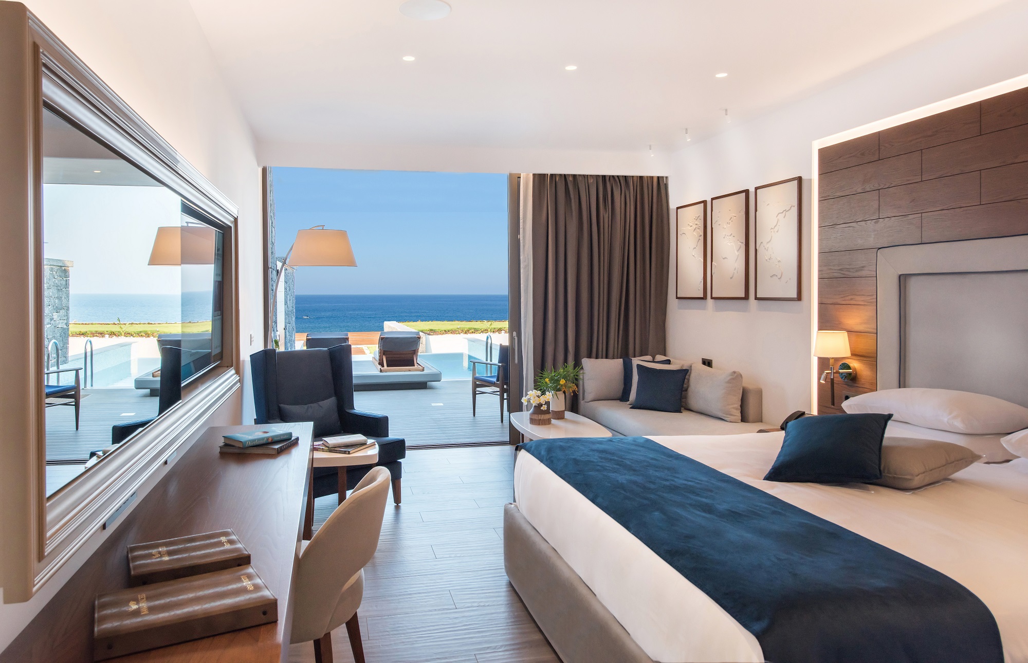 Deluxe Junior Suite Pool Front Sea view with private pool