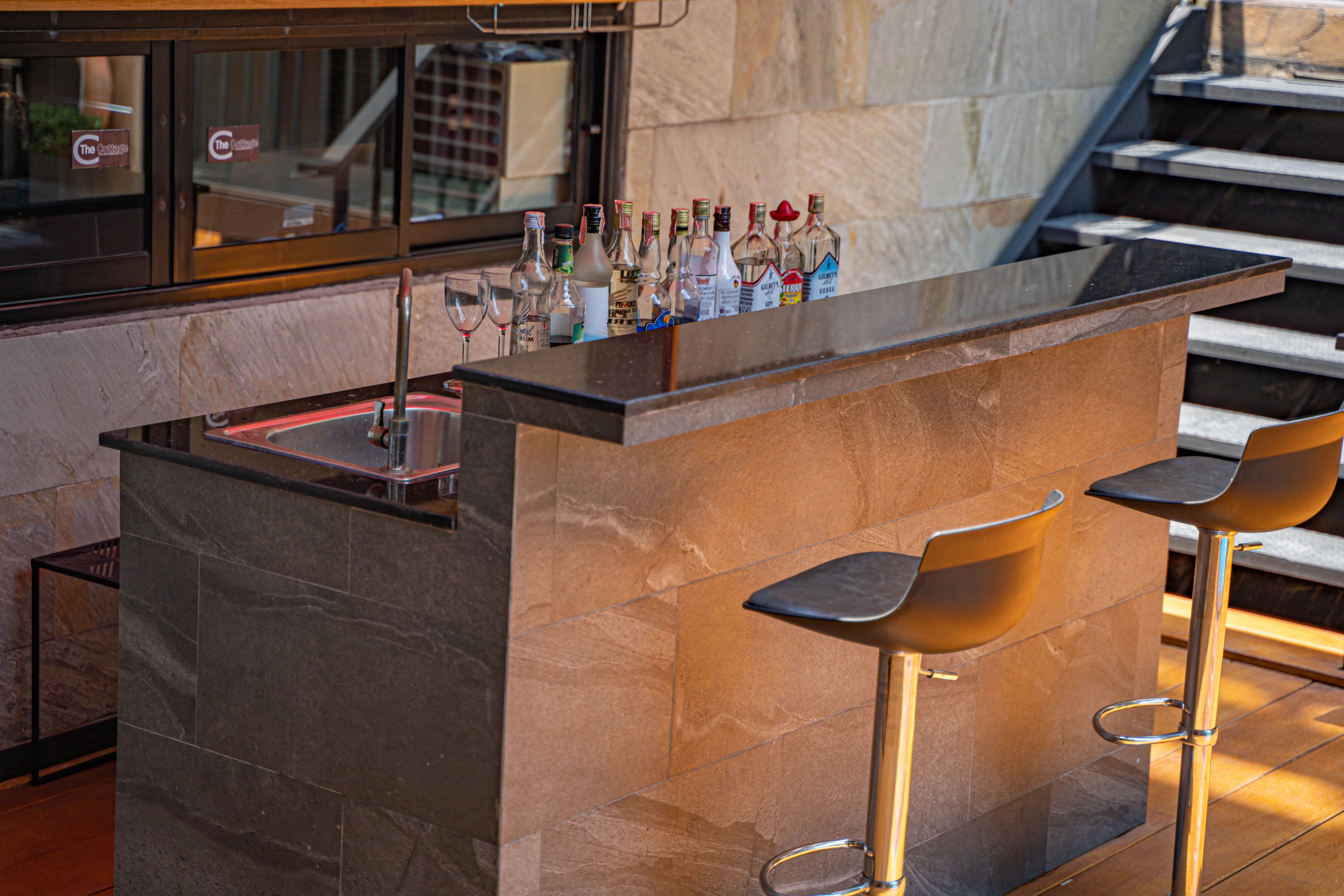 Pool Bar