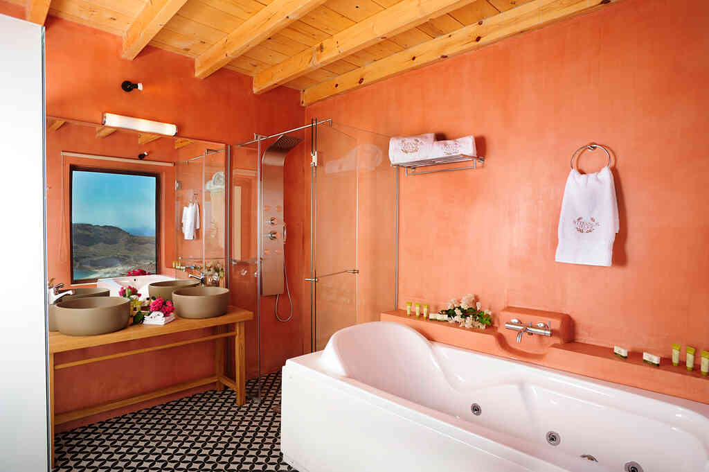 SUITE DELUXE 1 BEDROOM OUTDOOR JACUZZI WITH PANORAMIC SEAVIEW