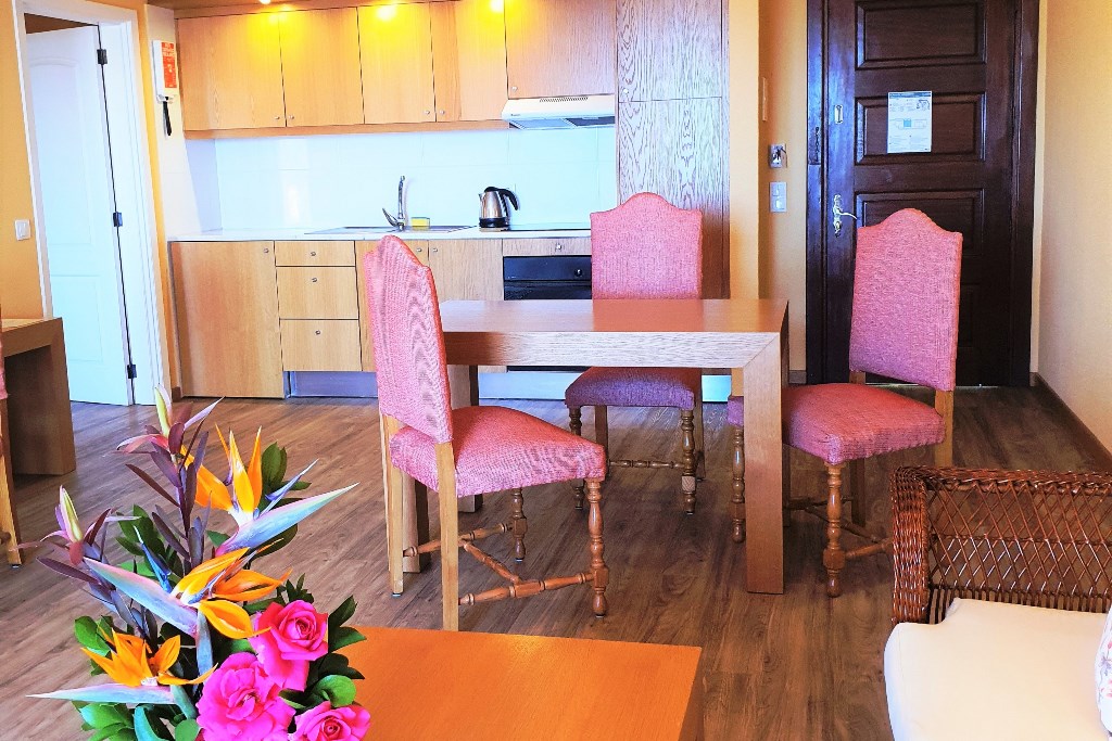 1L- 1 BEDROOM APARTMENT SIDE SEA VIEW
