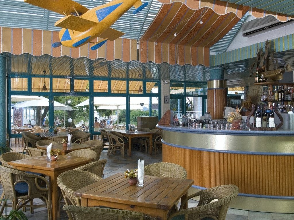 LOBBY BAR
