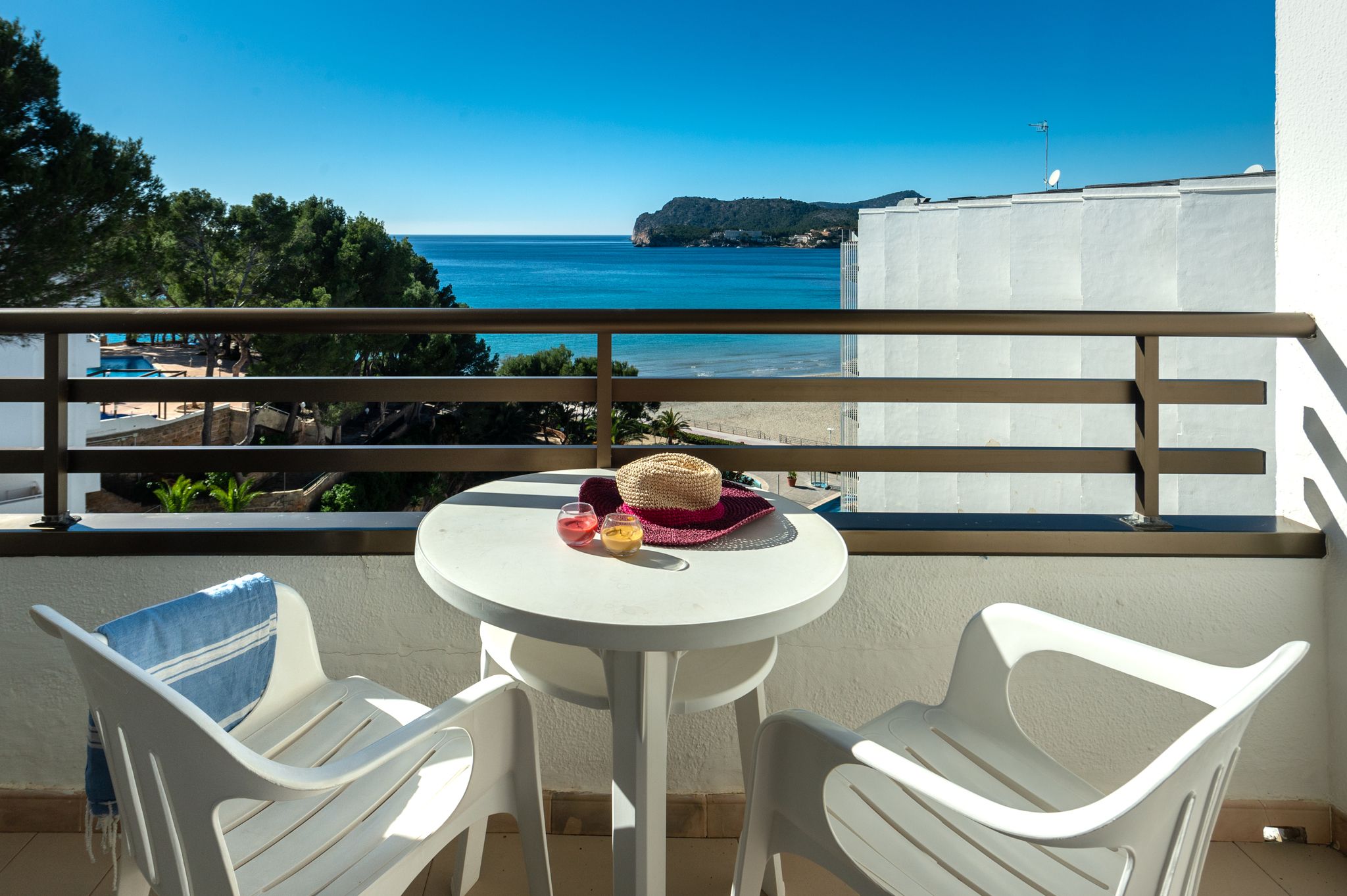 Twin Lateral Sea View Balcony