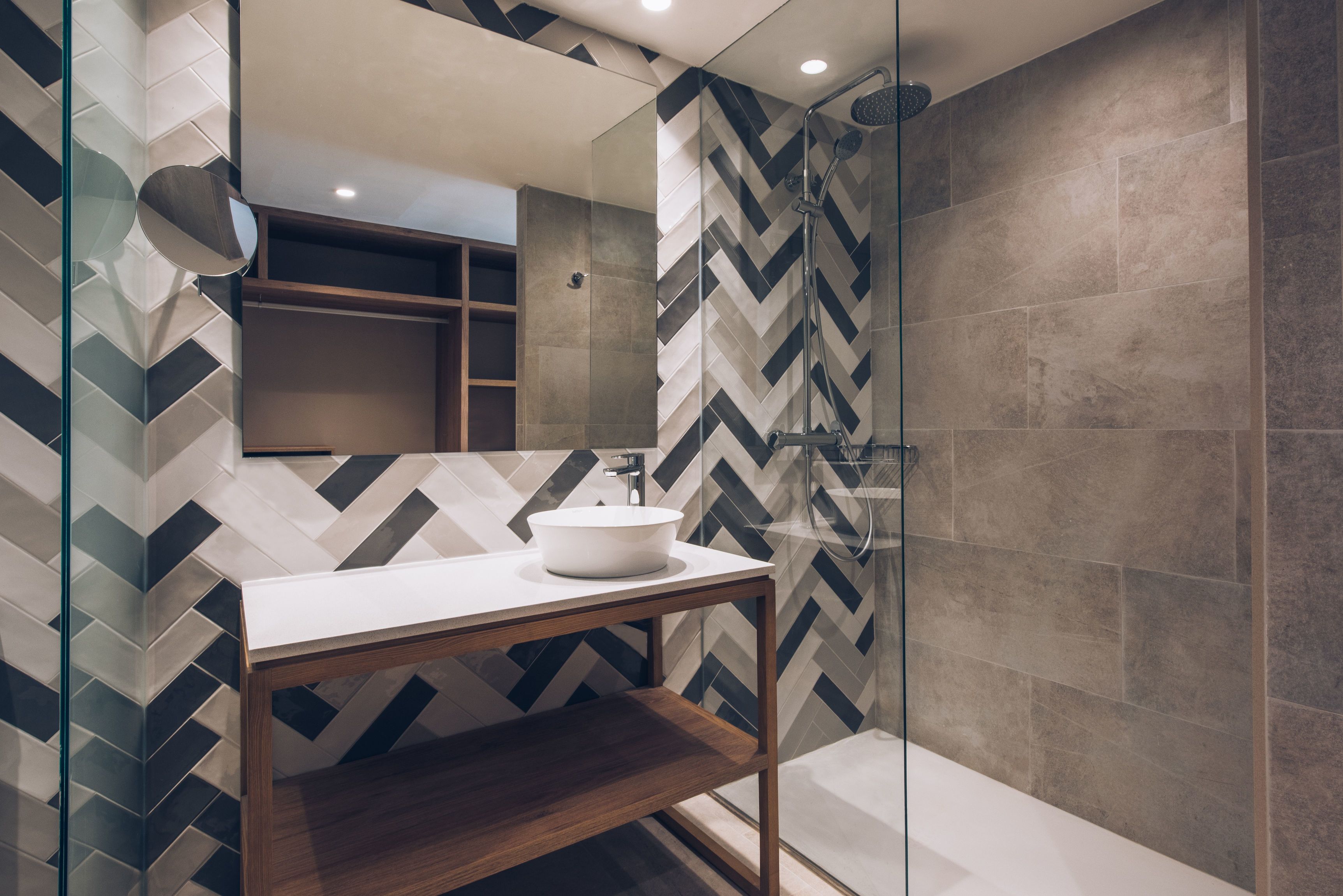 DOUBLE ROOM B