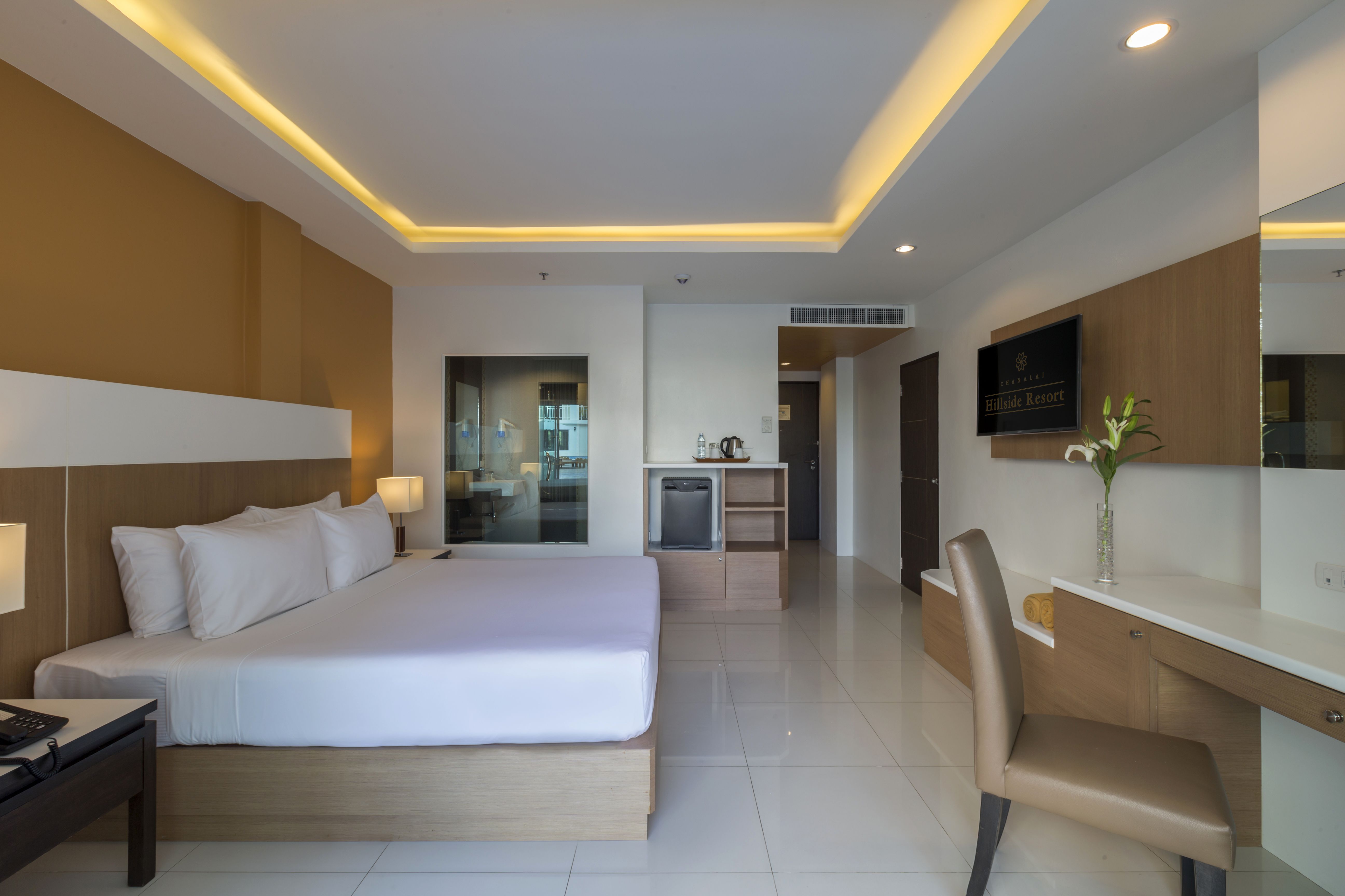 DELUXE ROOM