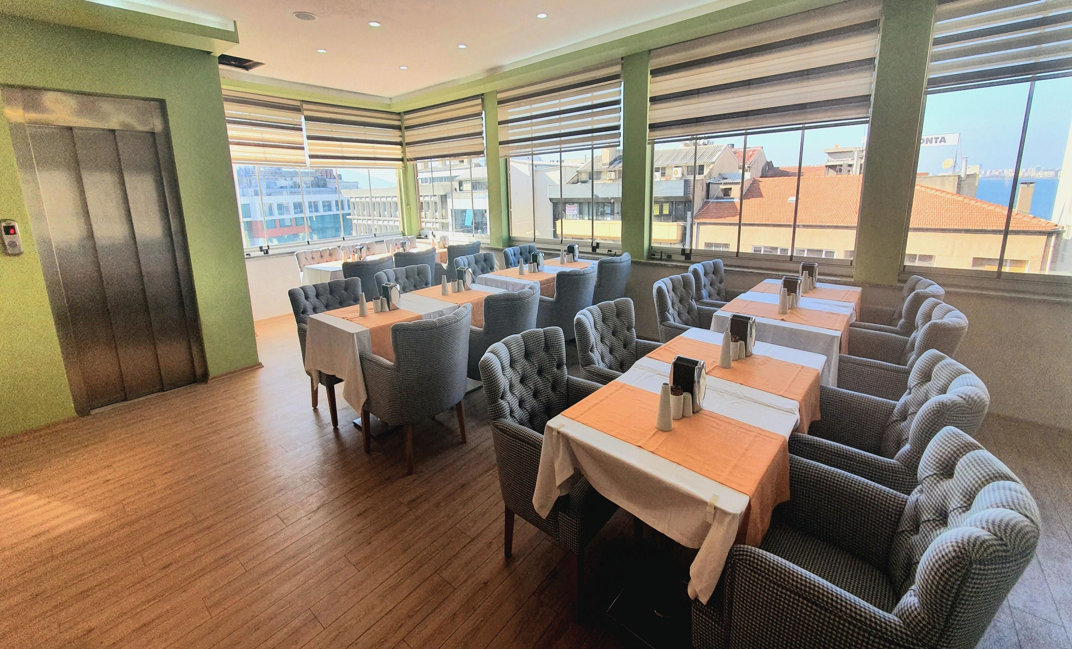 MAIN RESTOURANT