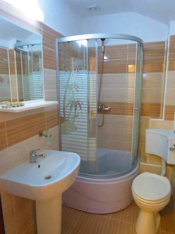 Apartamentul cu doua dormitoare si vedere laterala la mare