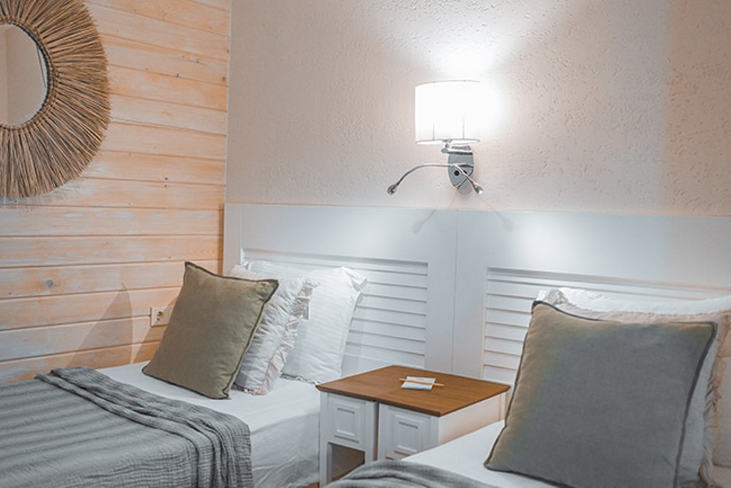 KUMQUAT ROOM