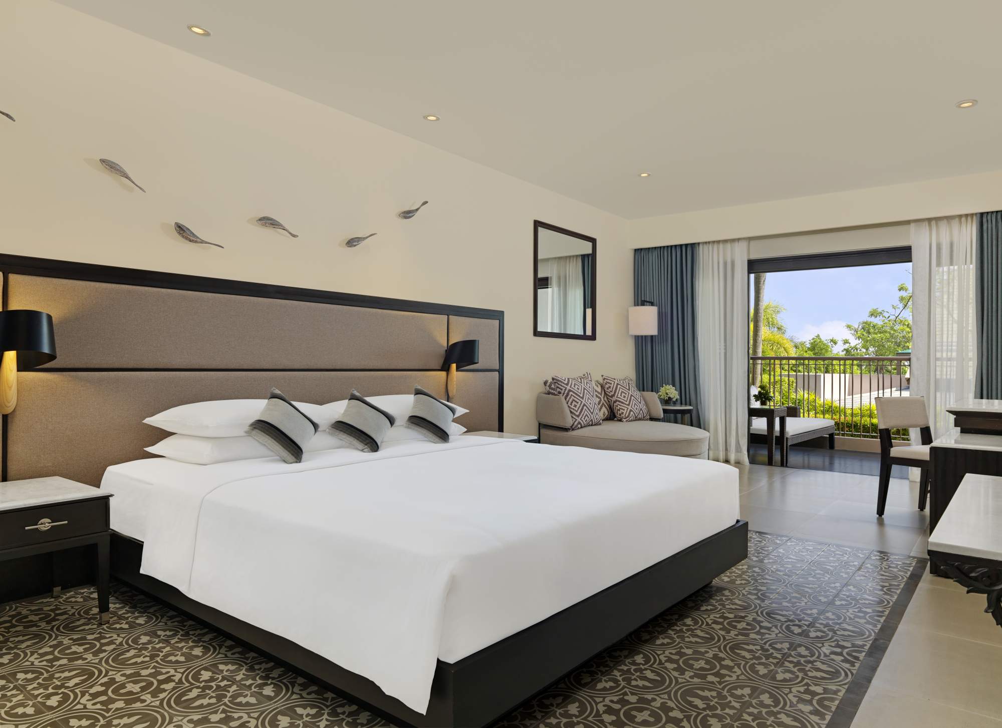 KING/ TWIN BED (GARDEN VIEW)  