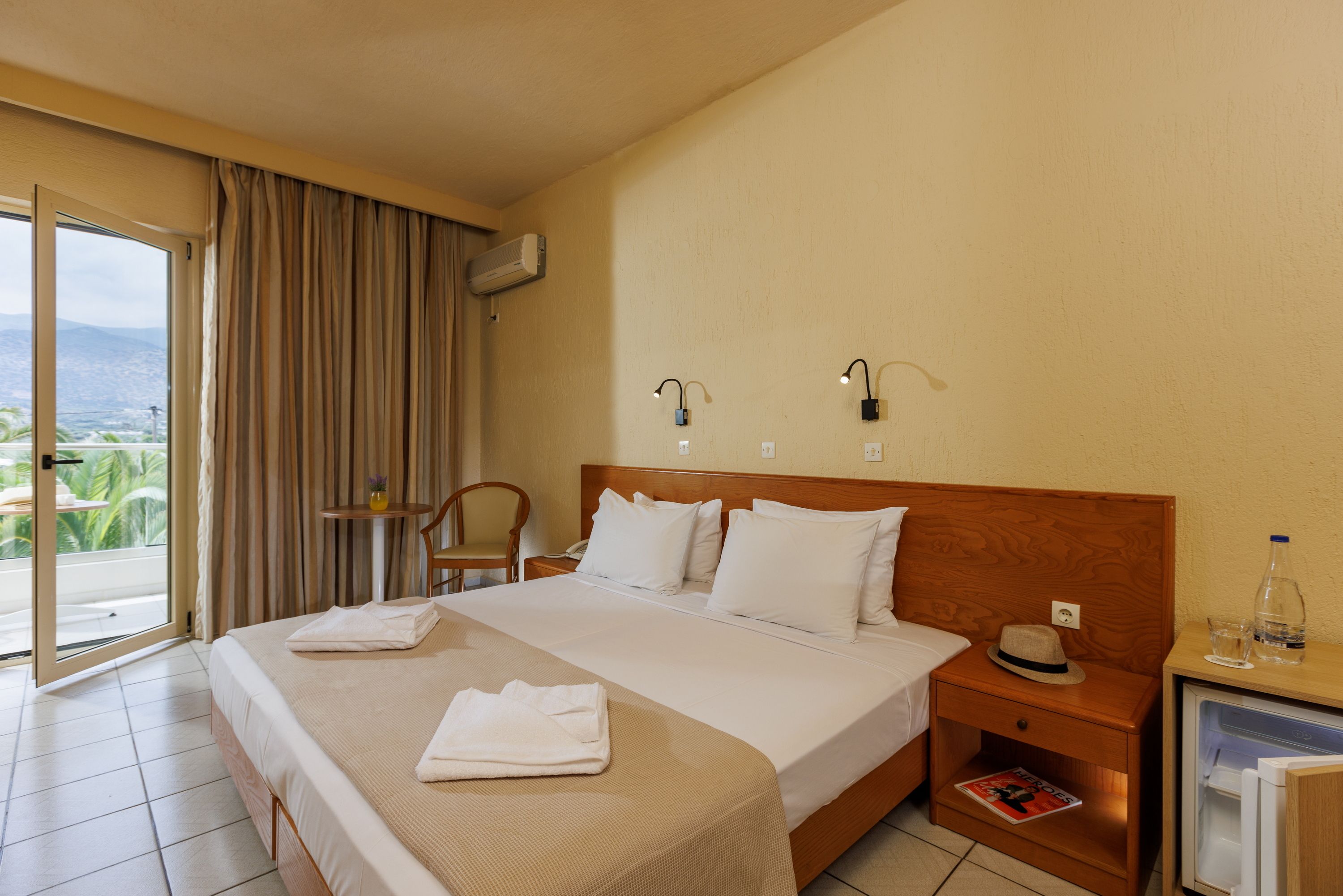 DOUBLE ROOM