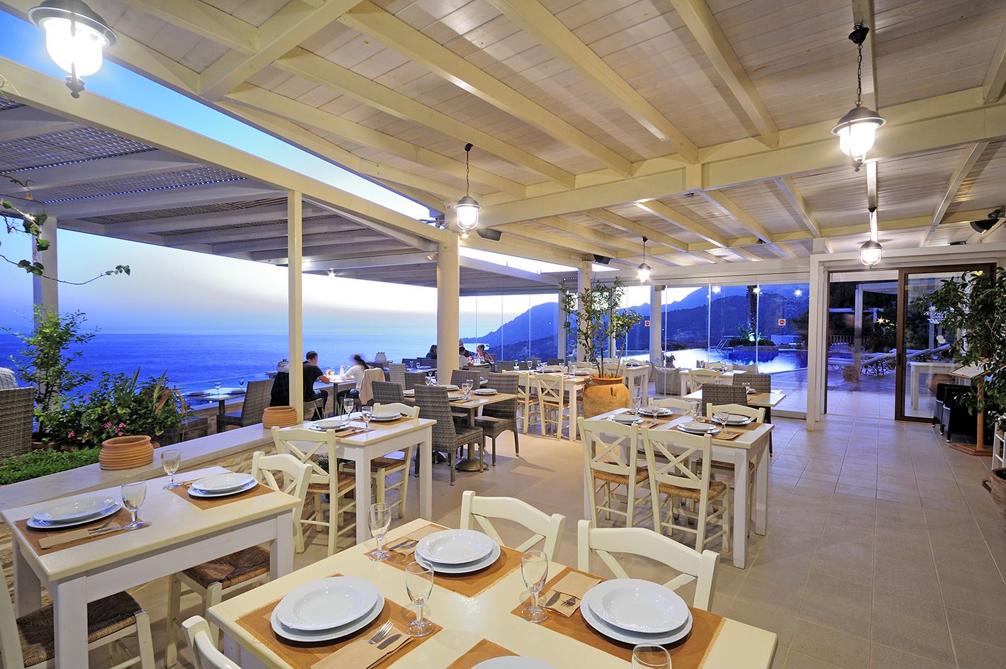 MAIN RESTAURANT