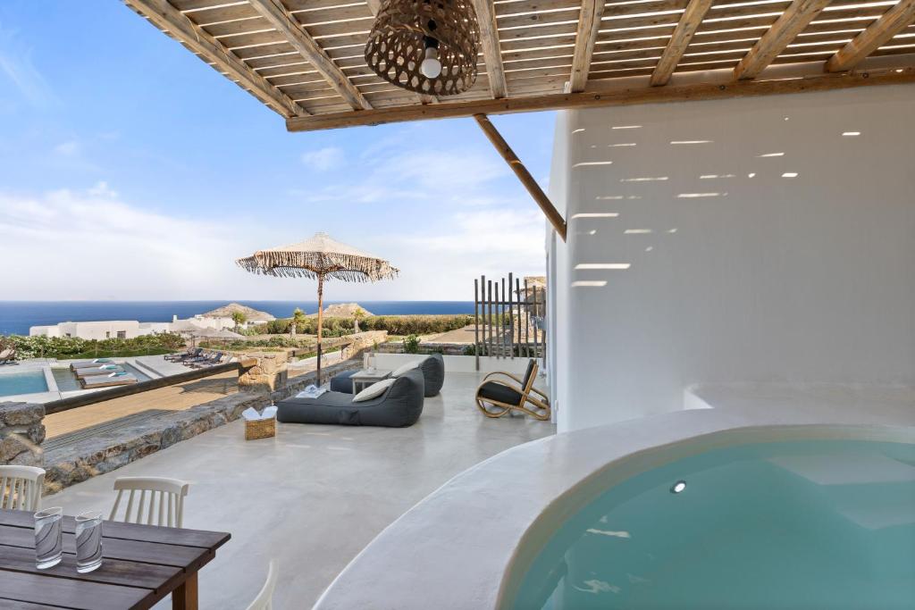 Superior Suite with Jetted Tub & Sea View