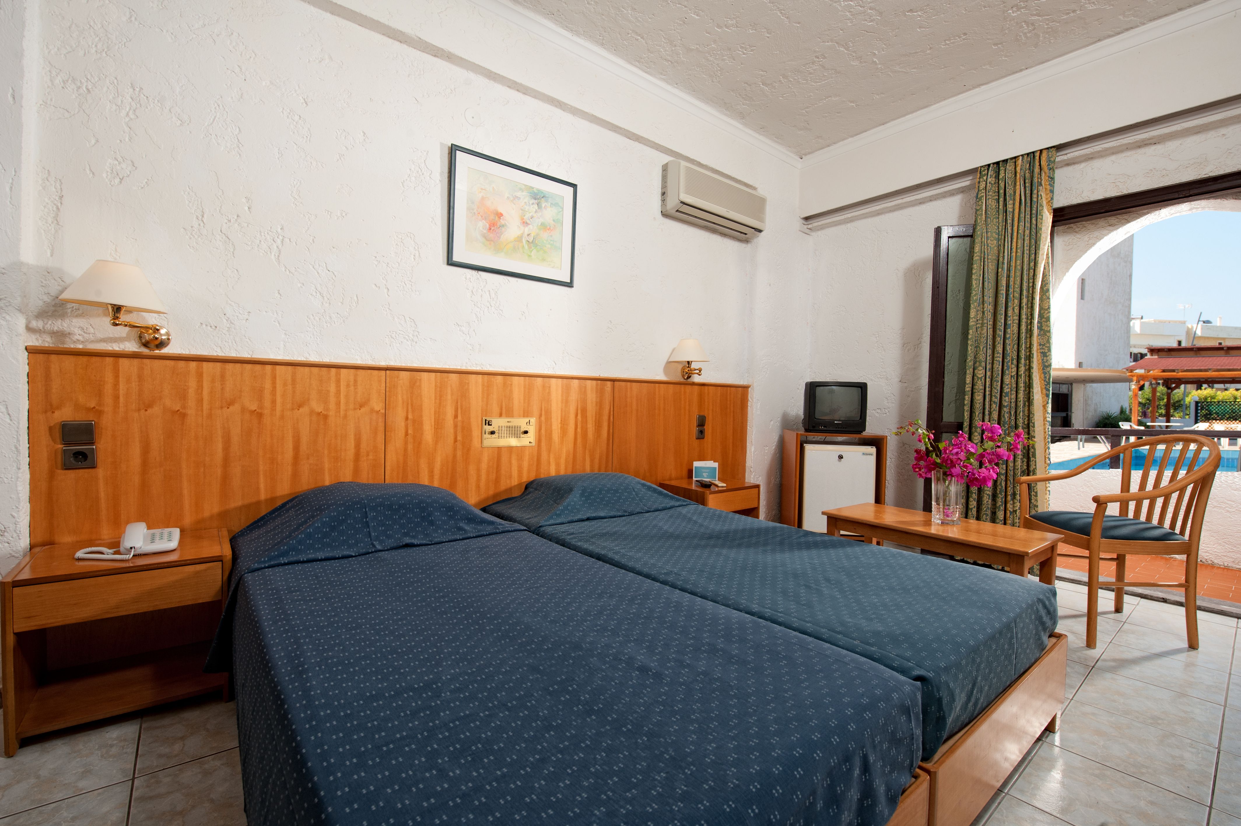 ROUND OF HOUSE ROOM