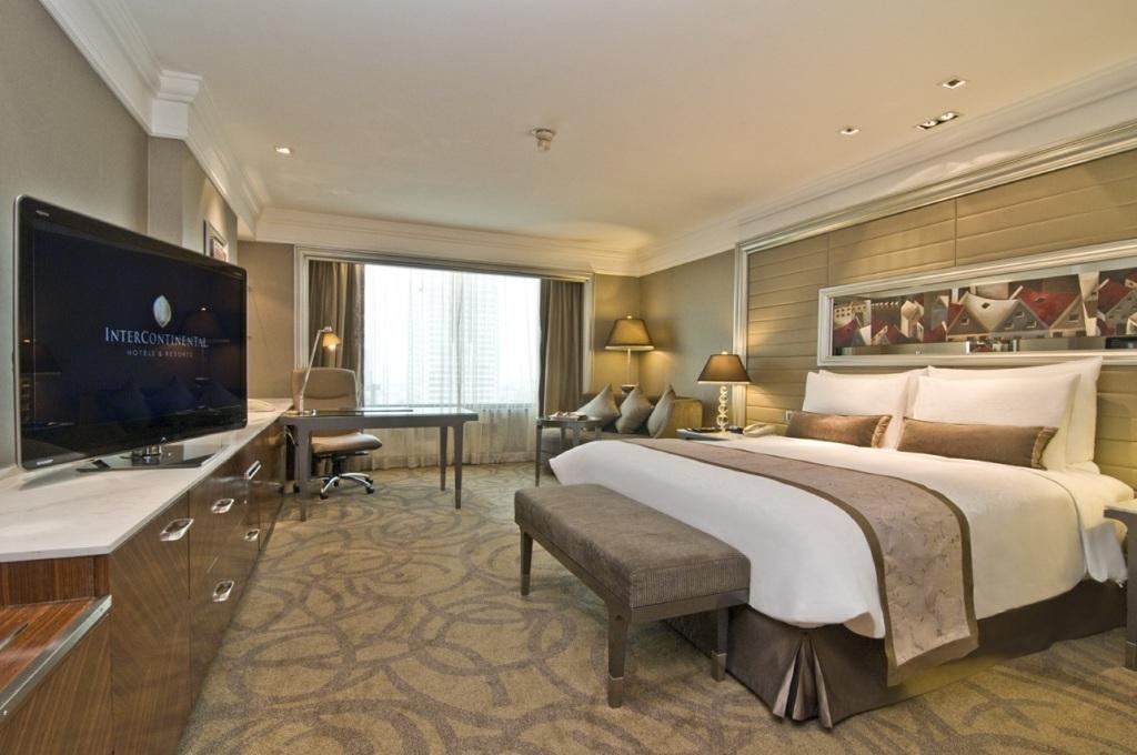 Corner Suite