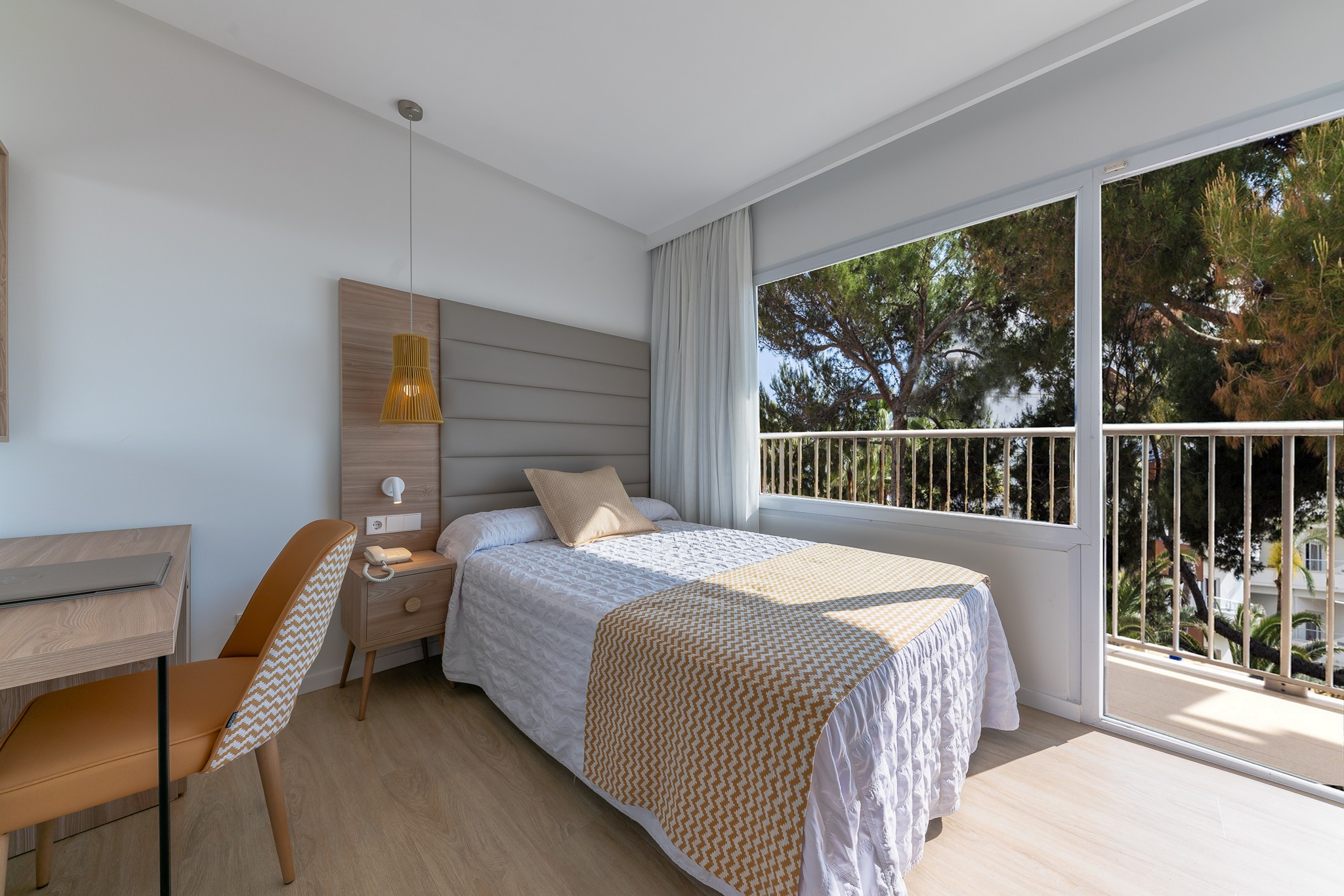  SINGLE ROOM