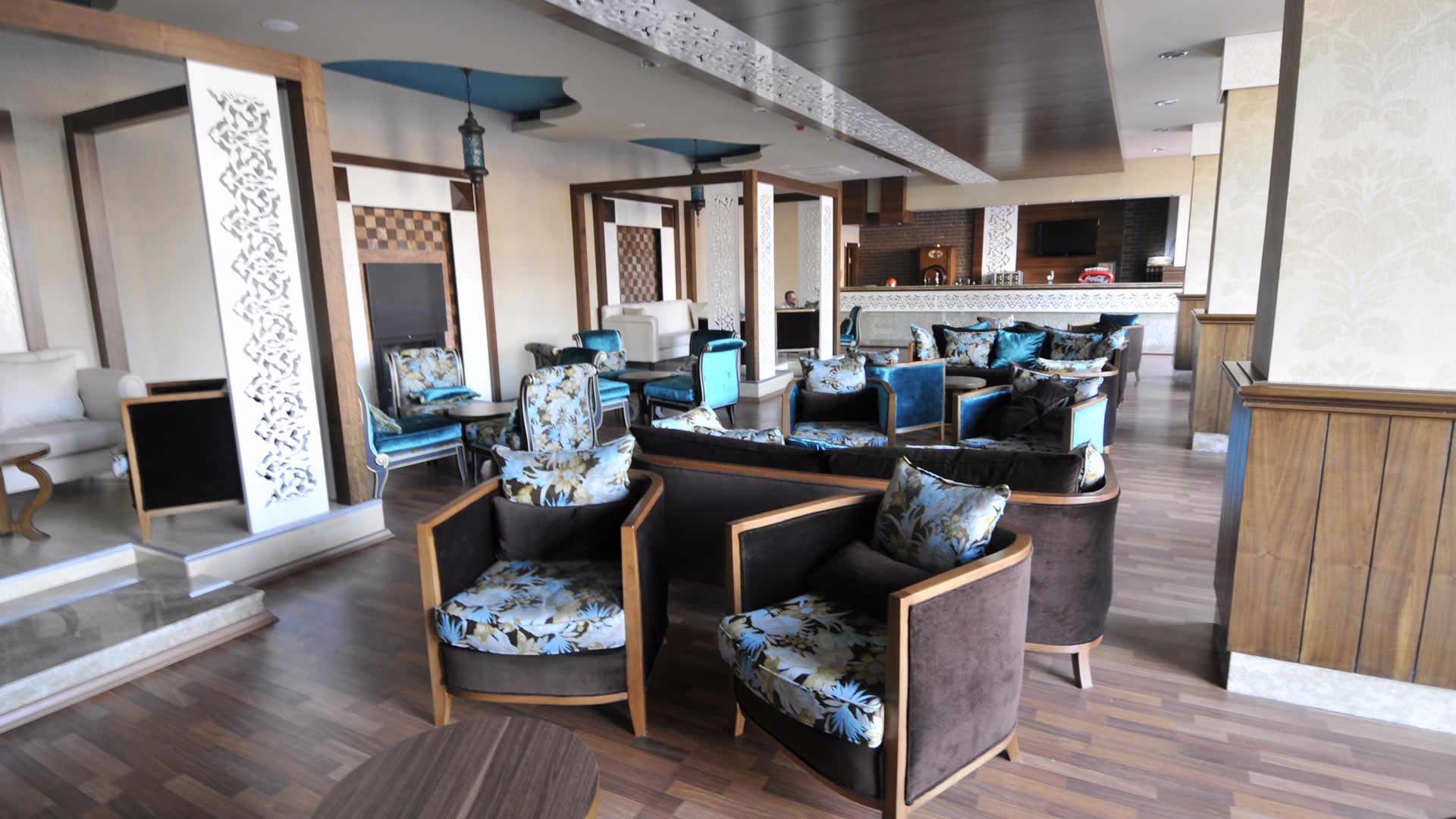 MAIN RESTAURANT