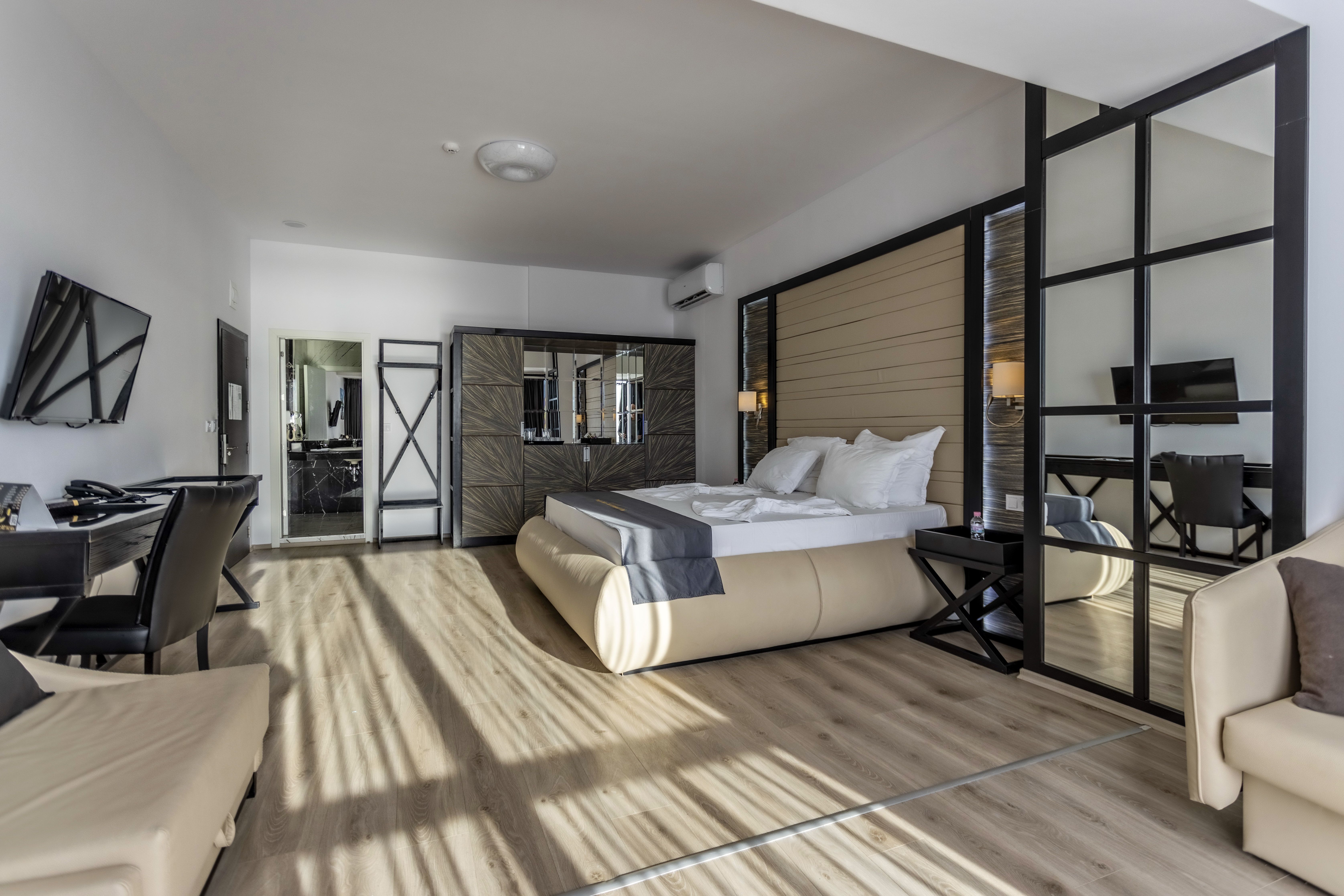 PREMIUM ROOM
