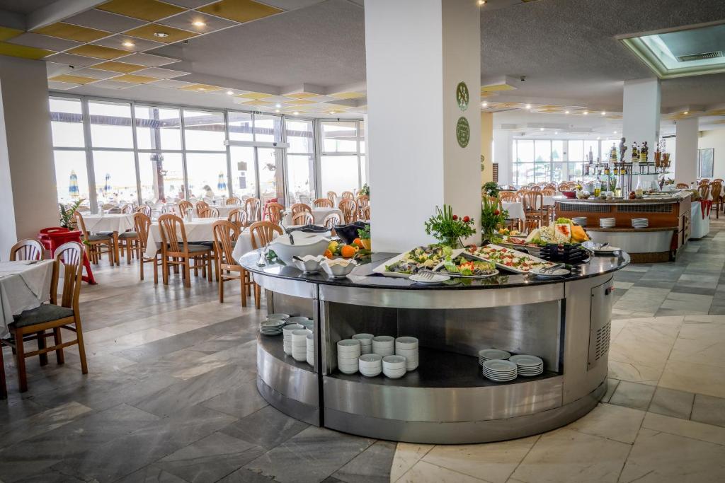 MAIN RESTAURANT