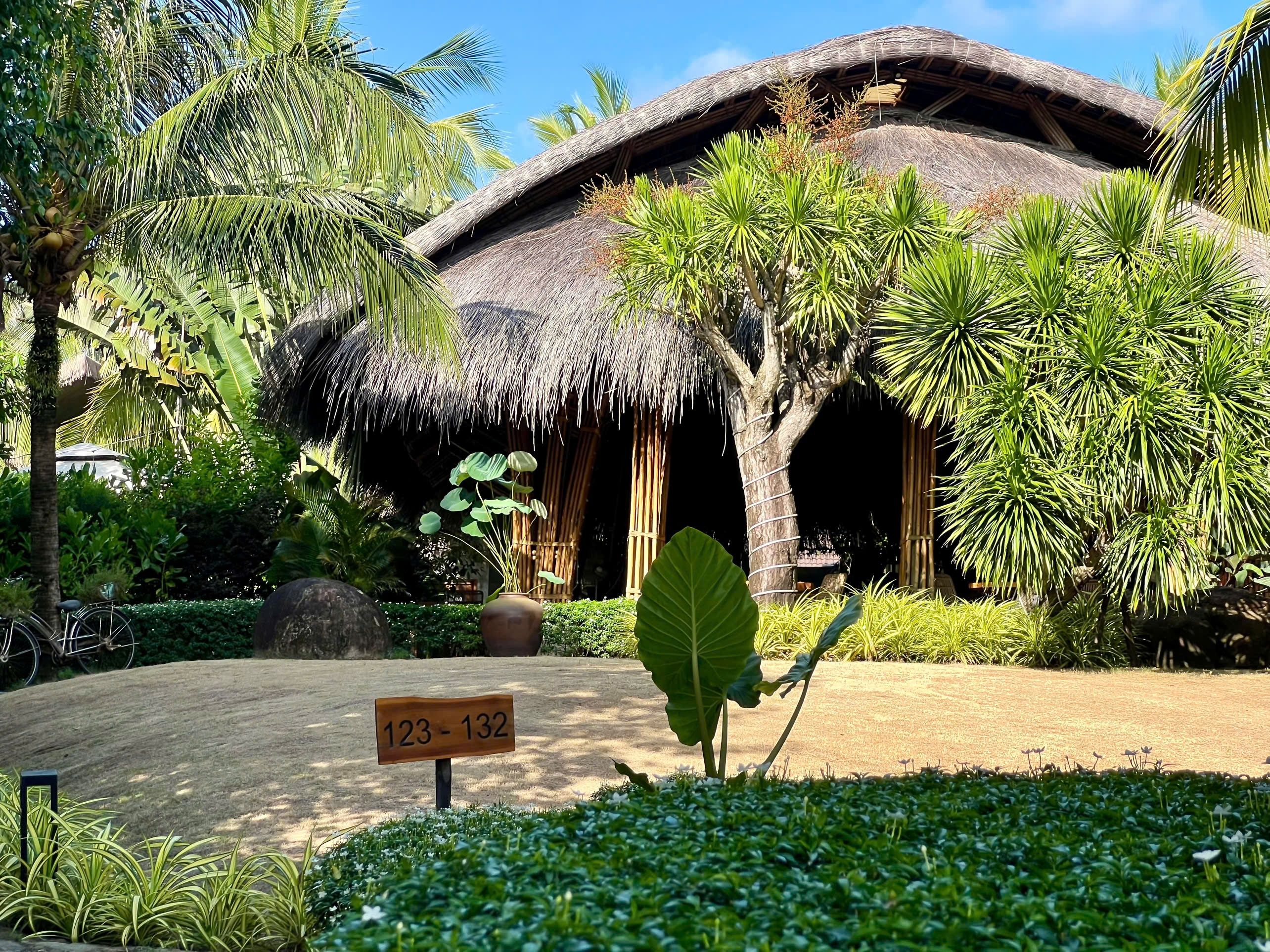 HOTELS RESTAURANT