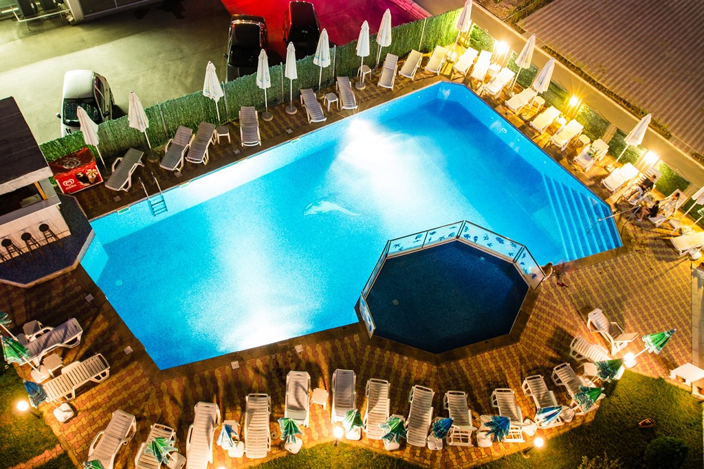 Piscina deschisă
