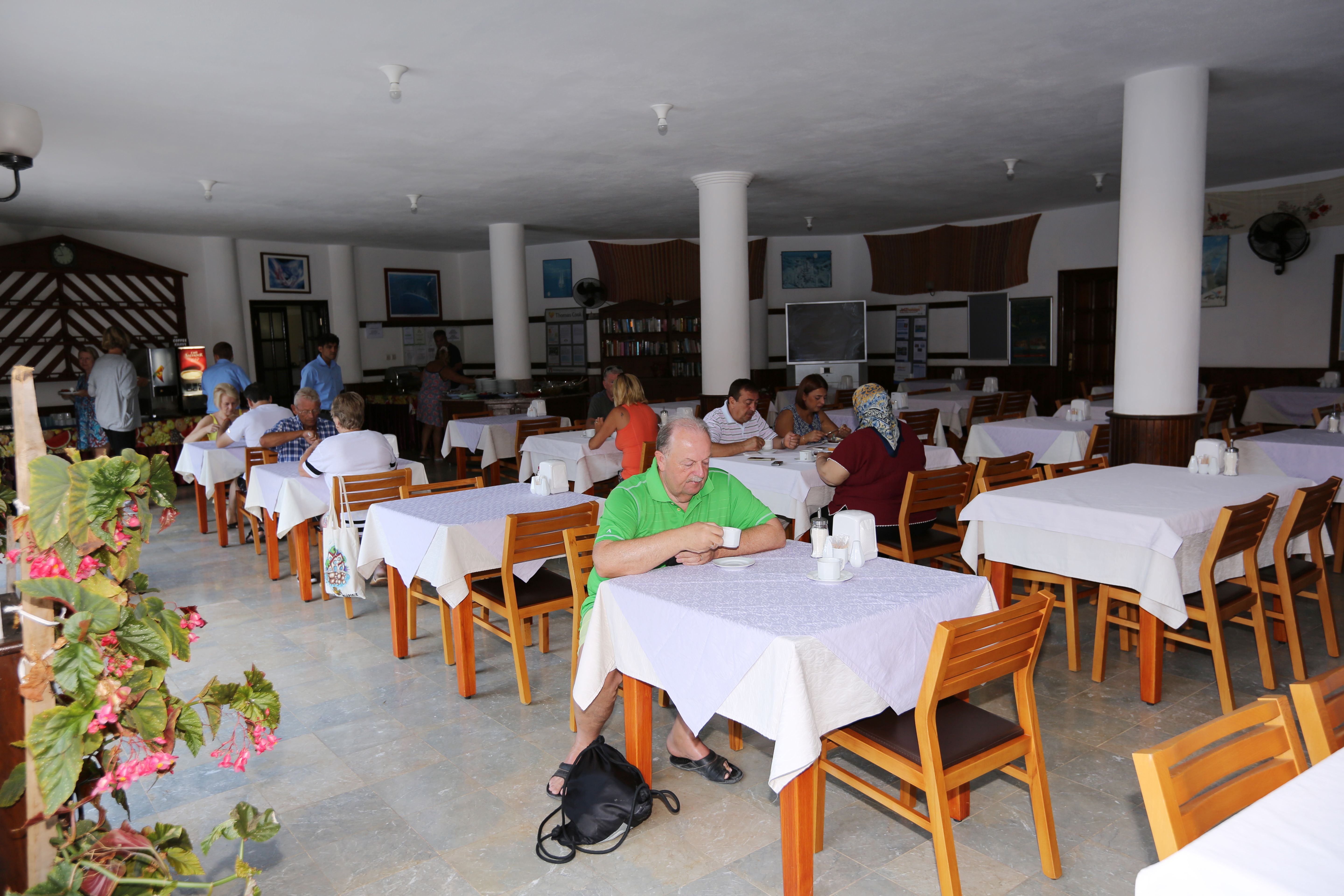 MAIN RESTAURANT