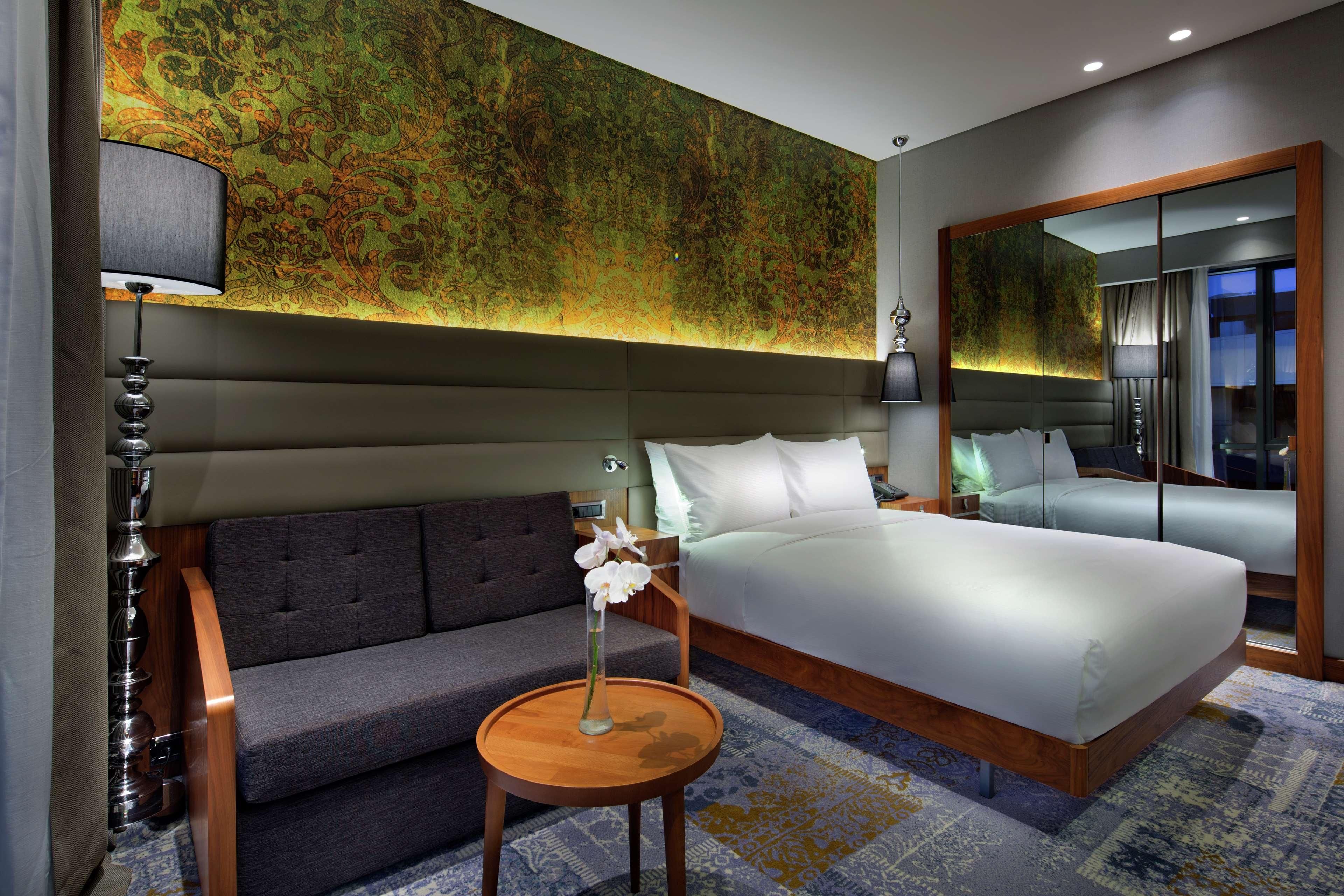 DOUBLE QUEEN SIZE BED