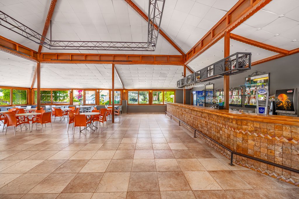 POOL BAR