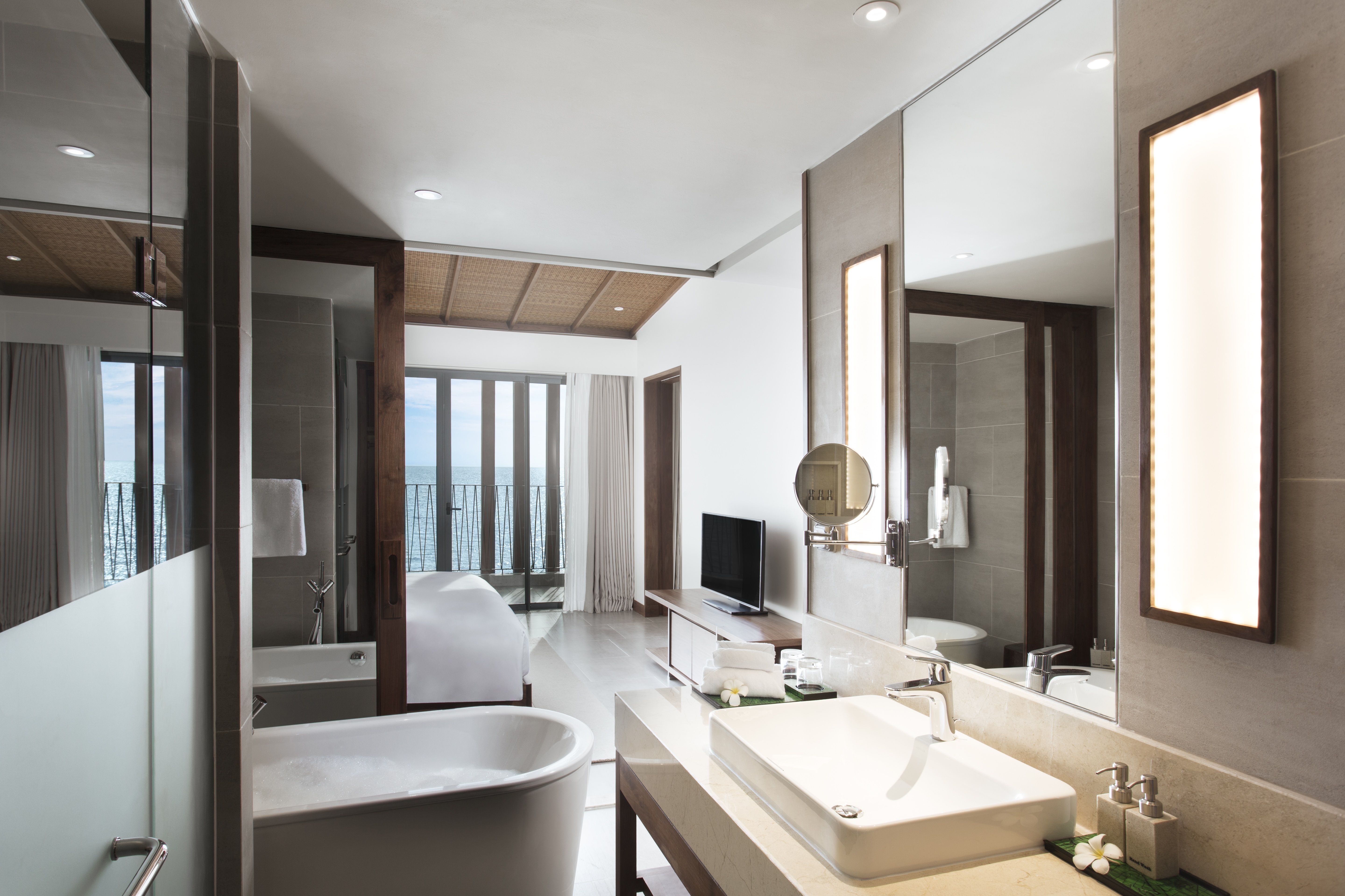 EXECUTIVE SUITE WITH BALCONY