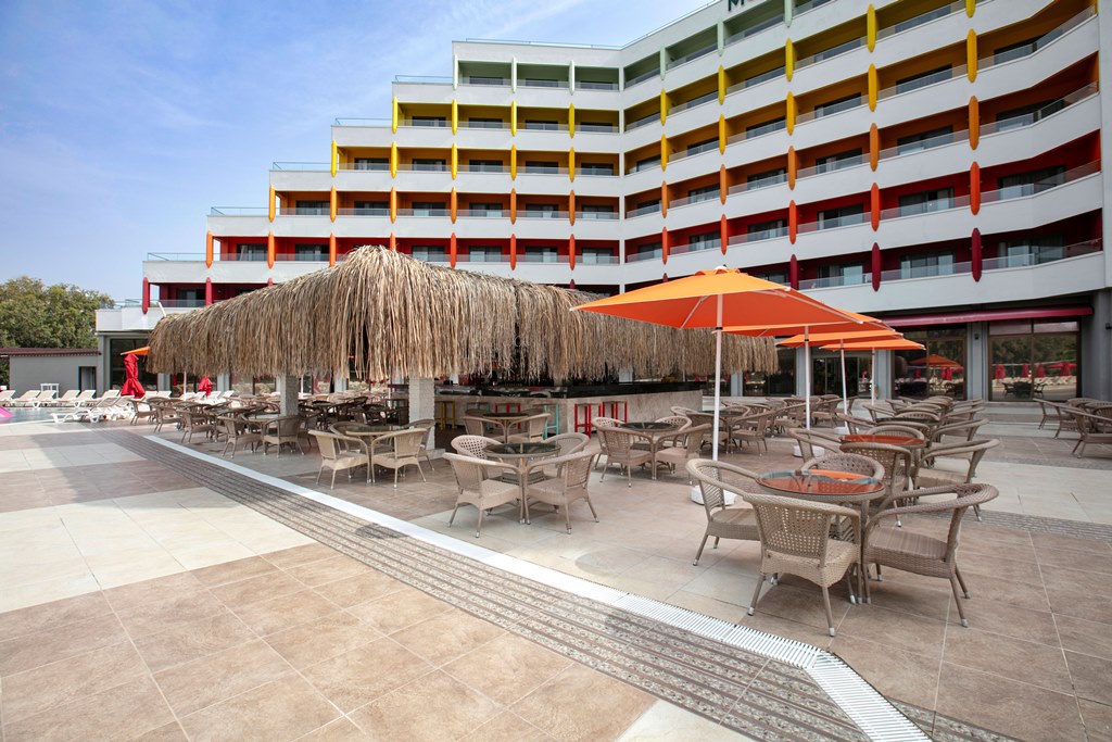 Pool Bar