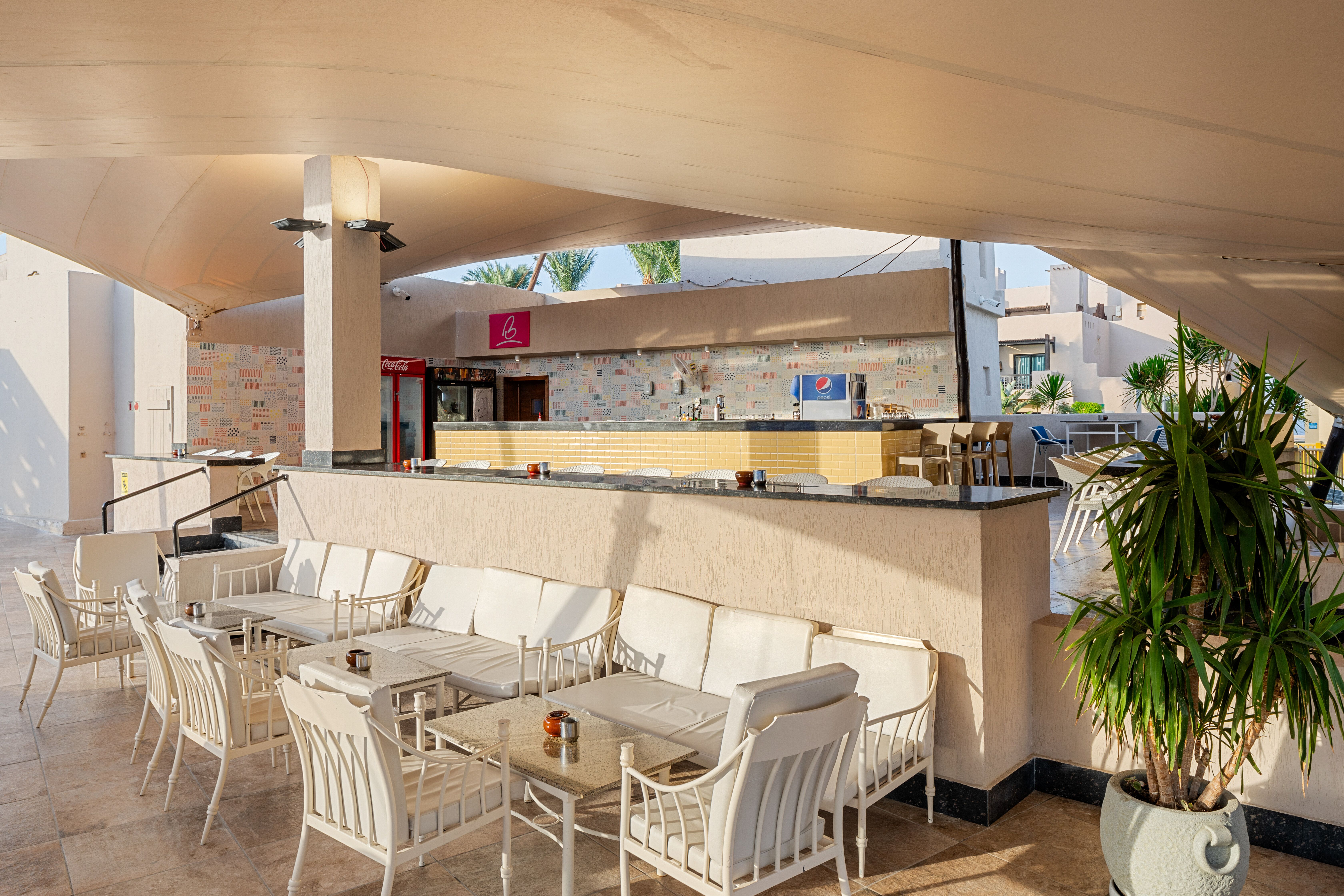 Pool Bar