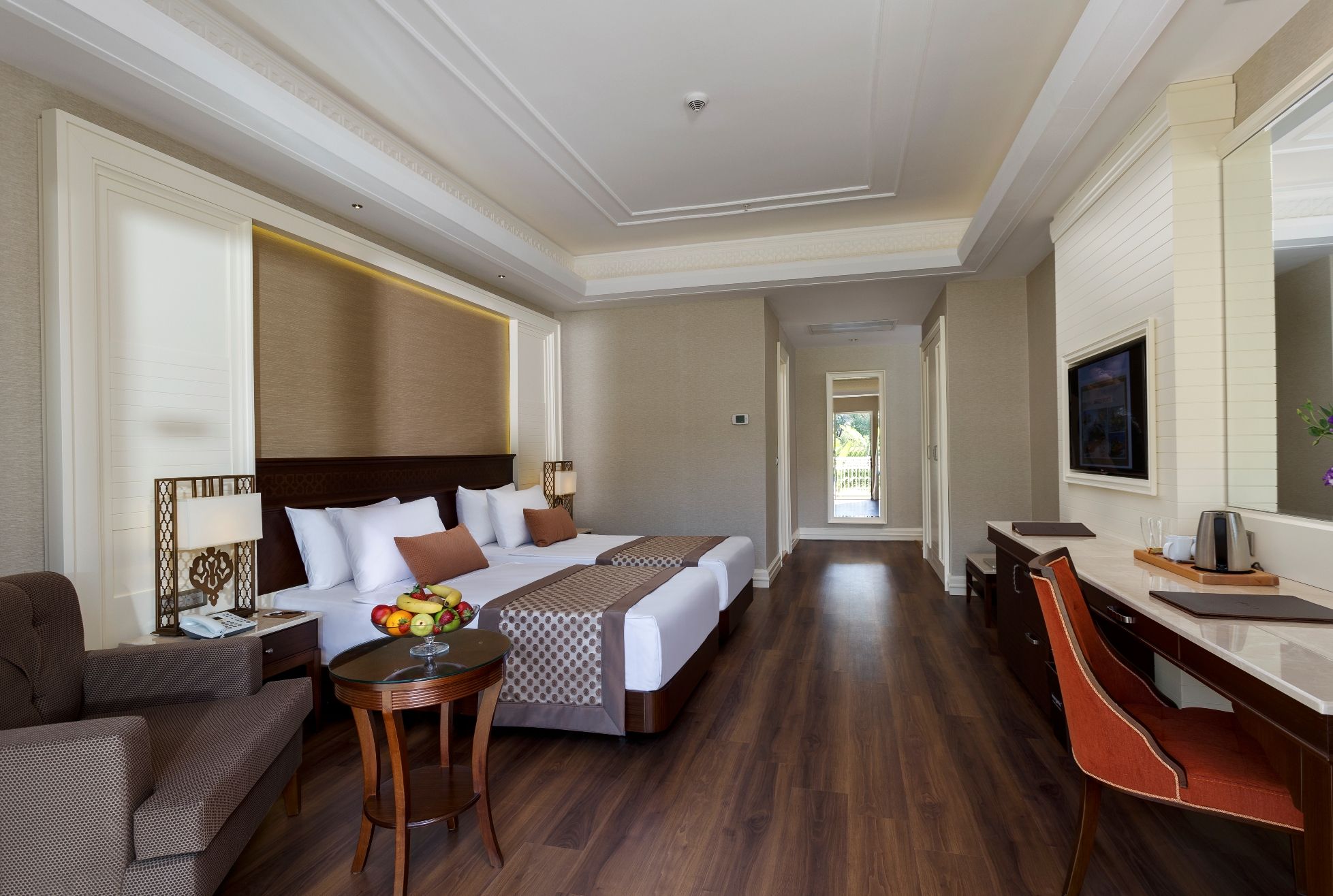 Deluxe Pool Family Room